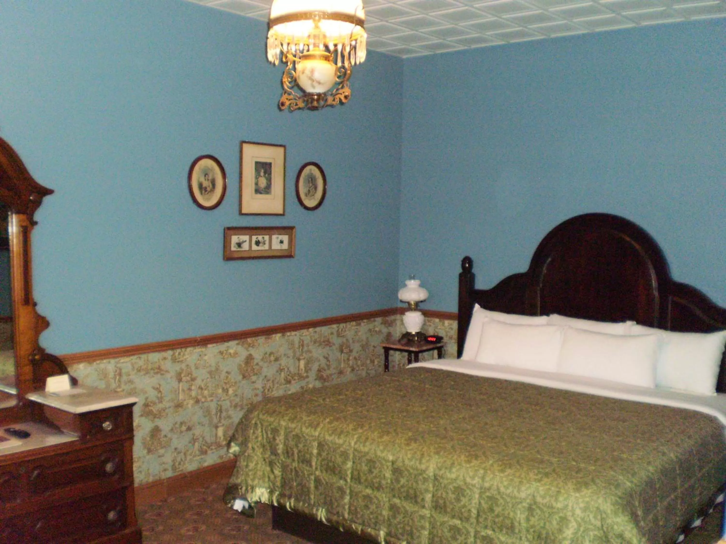 Bedroom in Hotel Millersburg