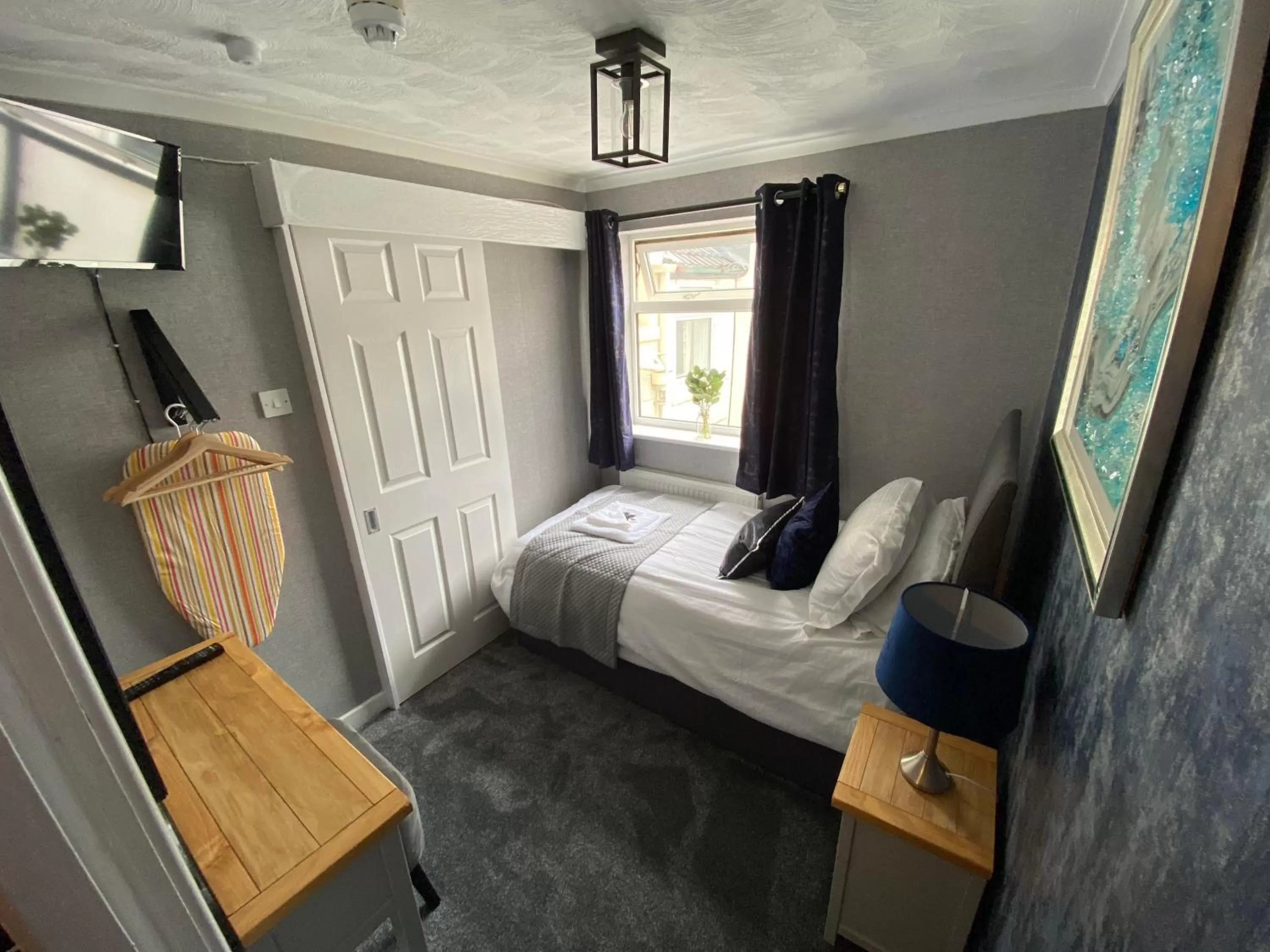 Bed in Delovely Hotel