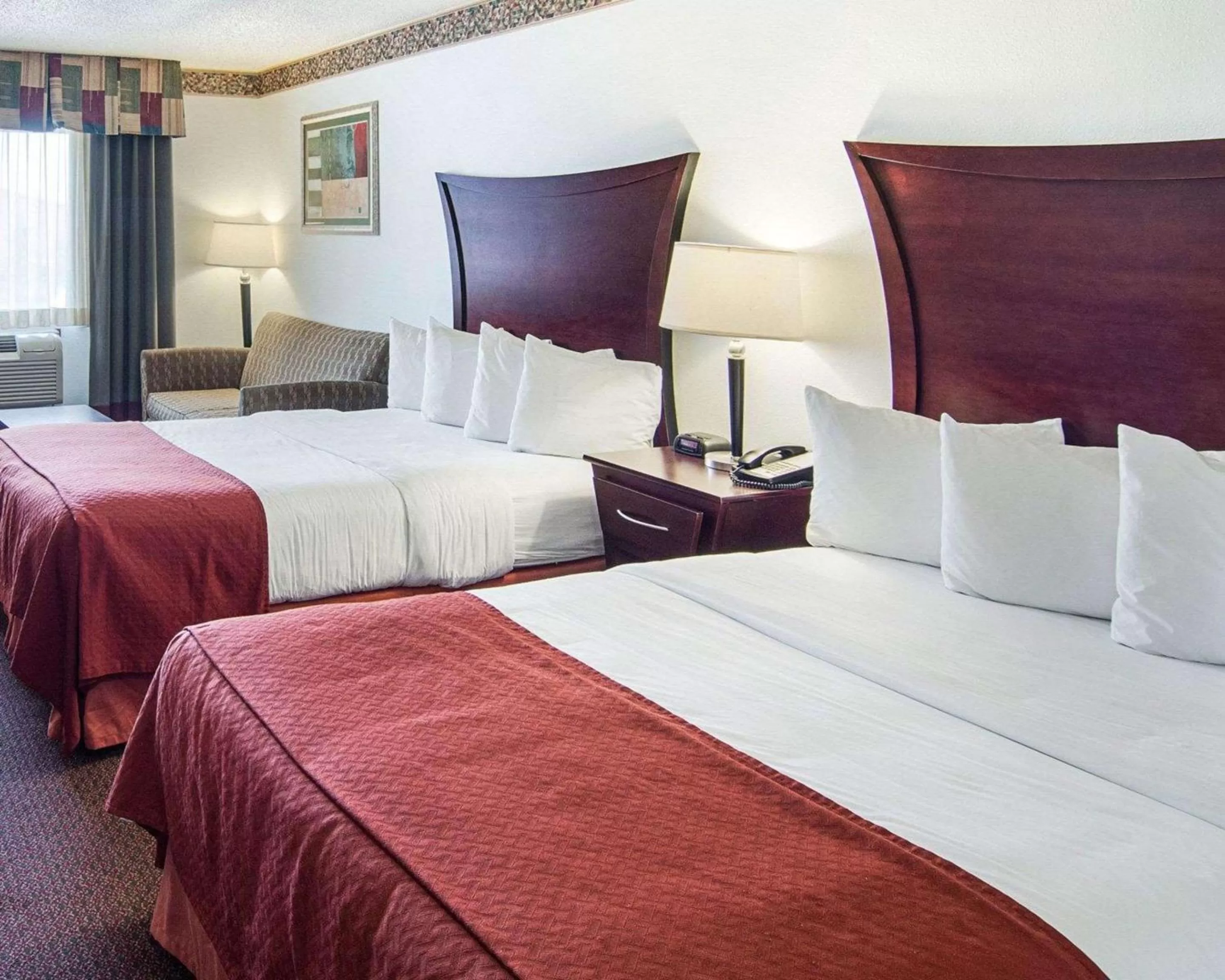 Photo of the whole room in Quality Inn Midland South