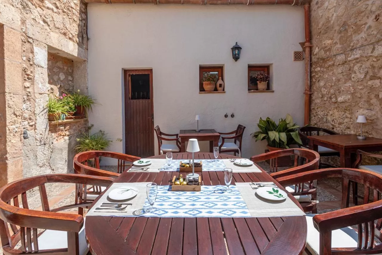 Restaurant/Places to Eat in Sa Barcella