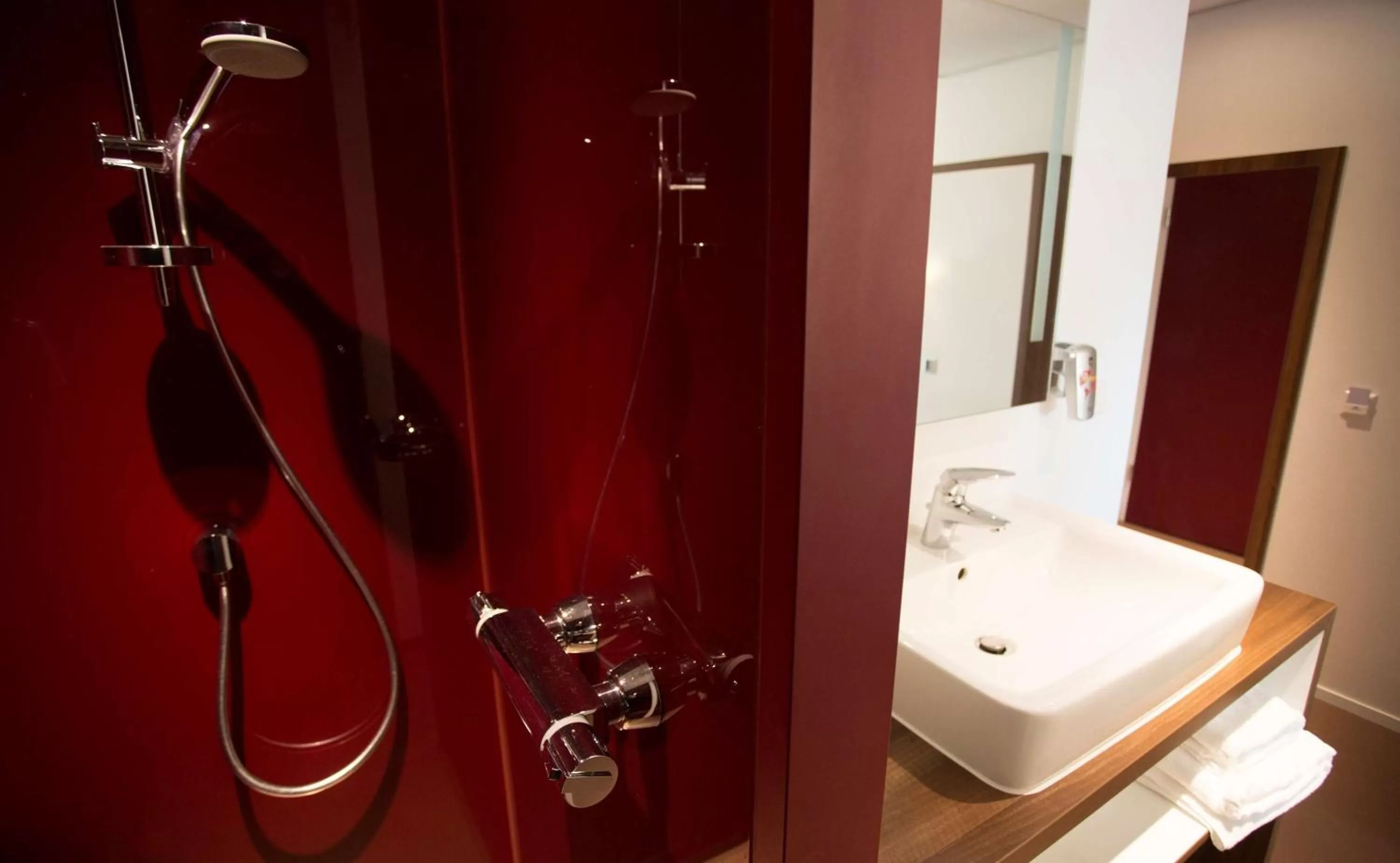 Shower in City Hotel Gouda, WorldHotels Crafted Collection
