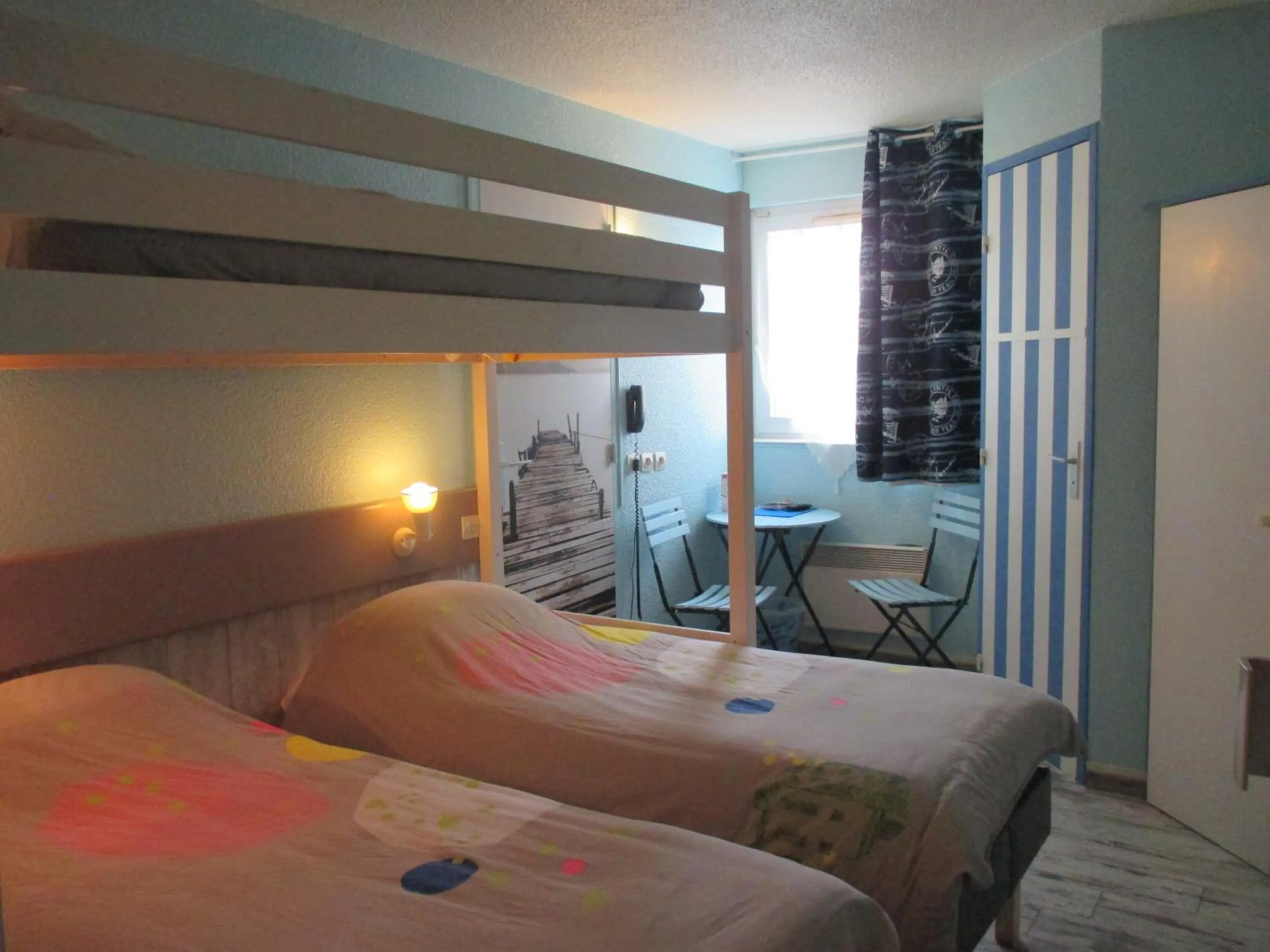 Photo of the whole room, Bed in Contact Hôtel Come Inn