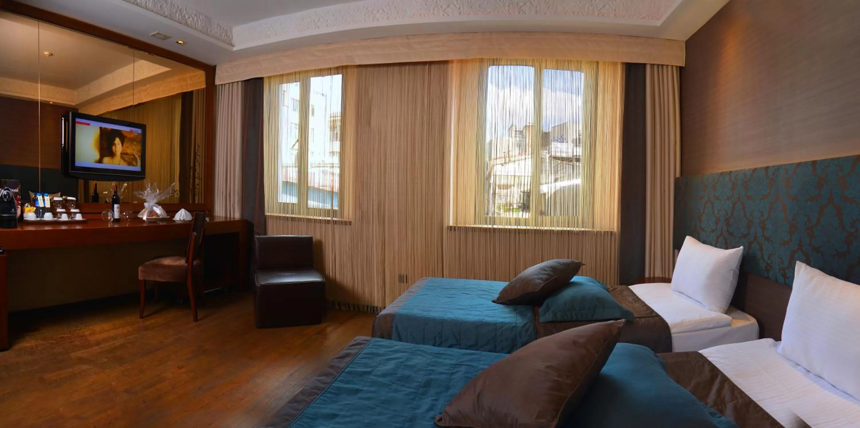 TV and multimedia in Pera Tulip Hotel & Spa