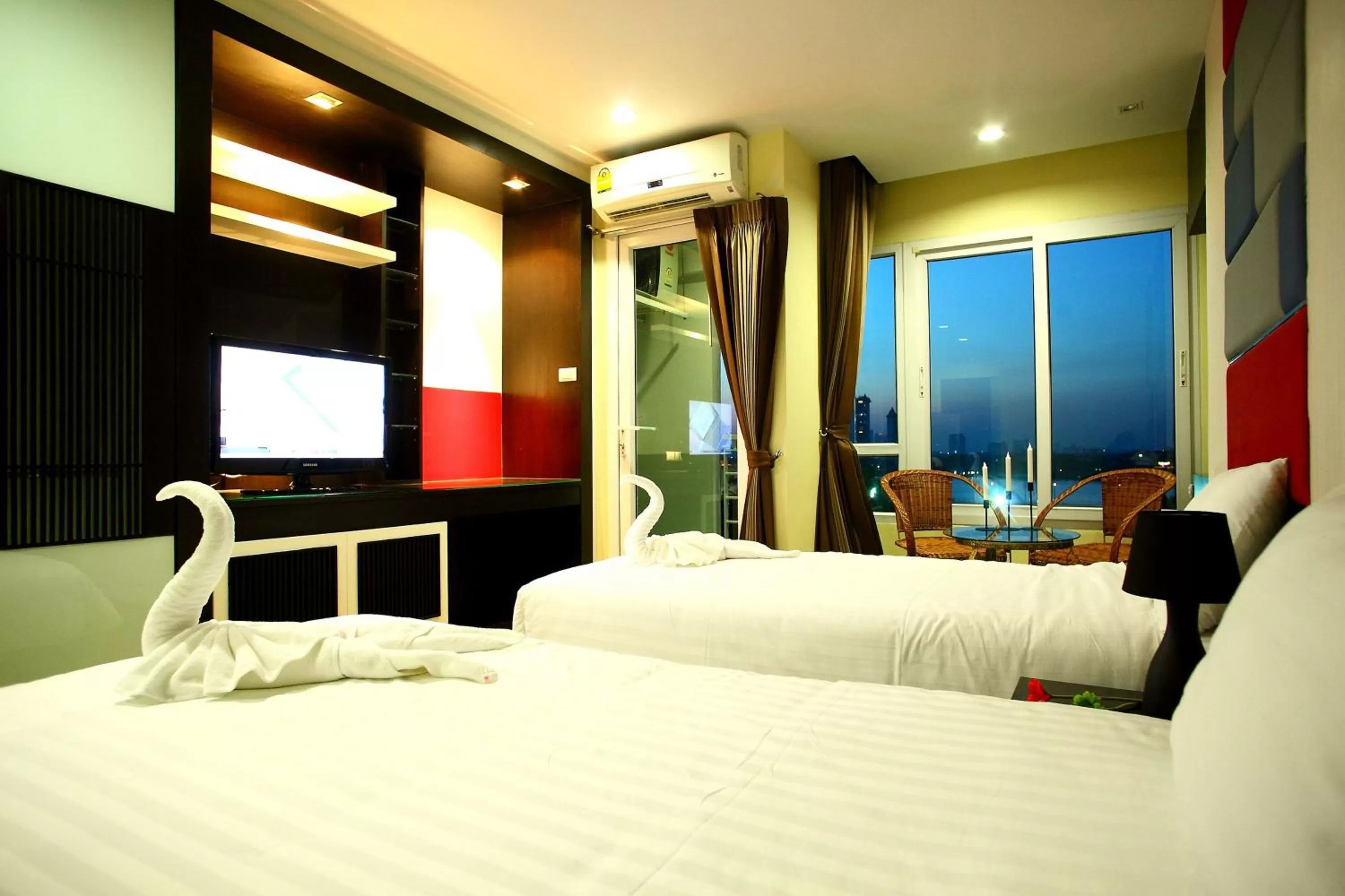 Superior Twin Room in The Sunreno Hotel Bangkok