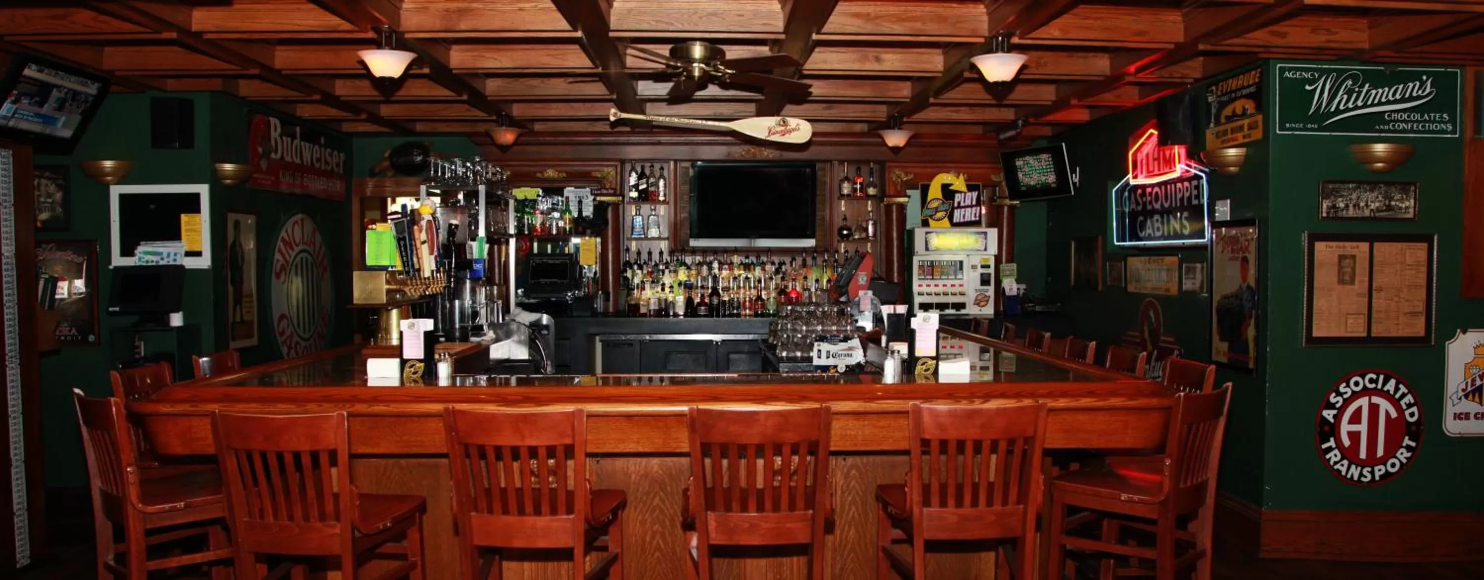 Restaurant/places to eat in The Winter Inn