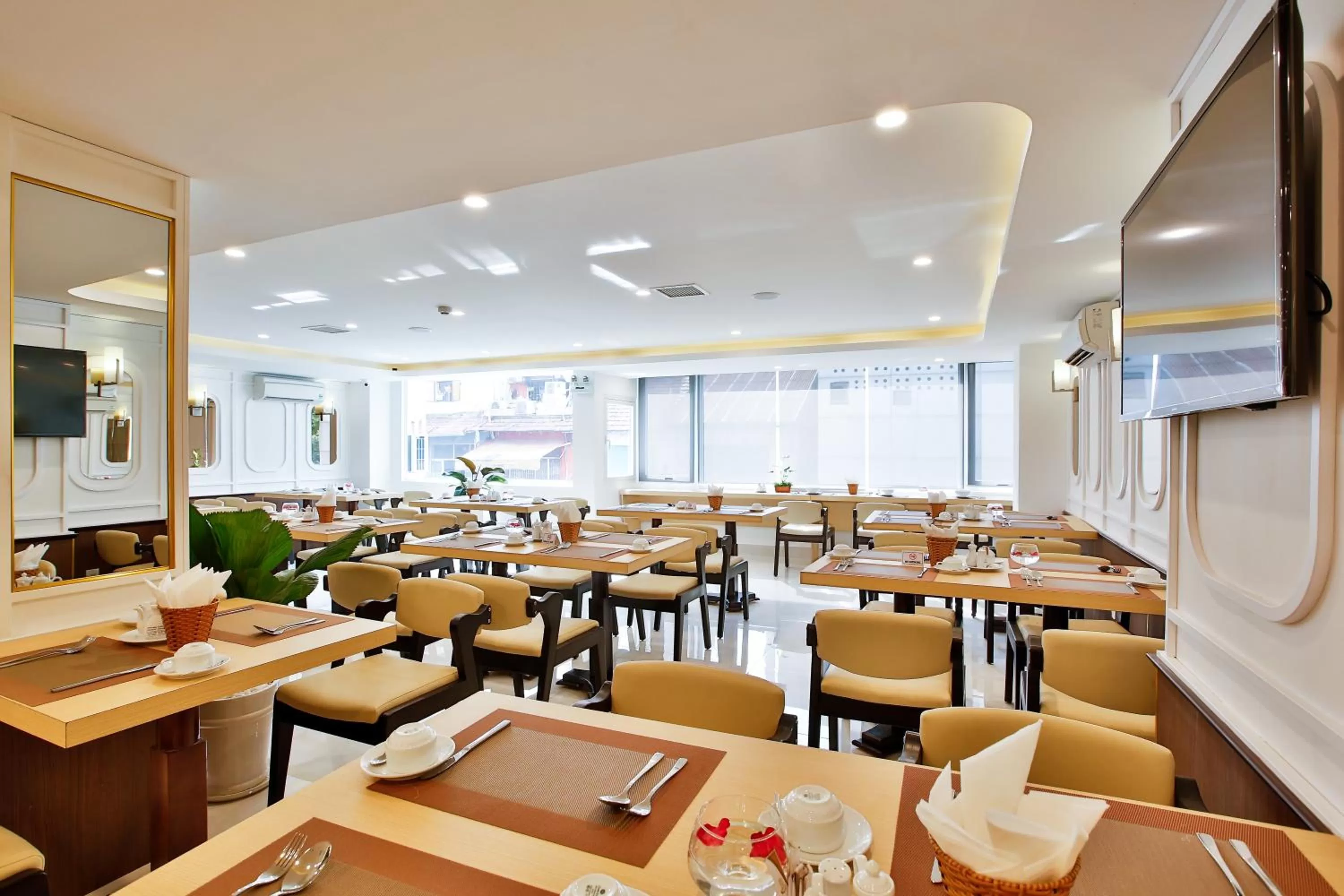 Restaurant/places to eat in ALUNA Ben Thanh Hotel