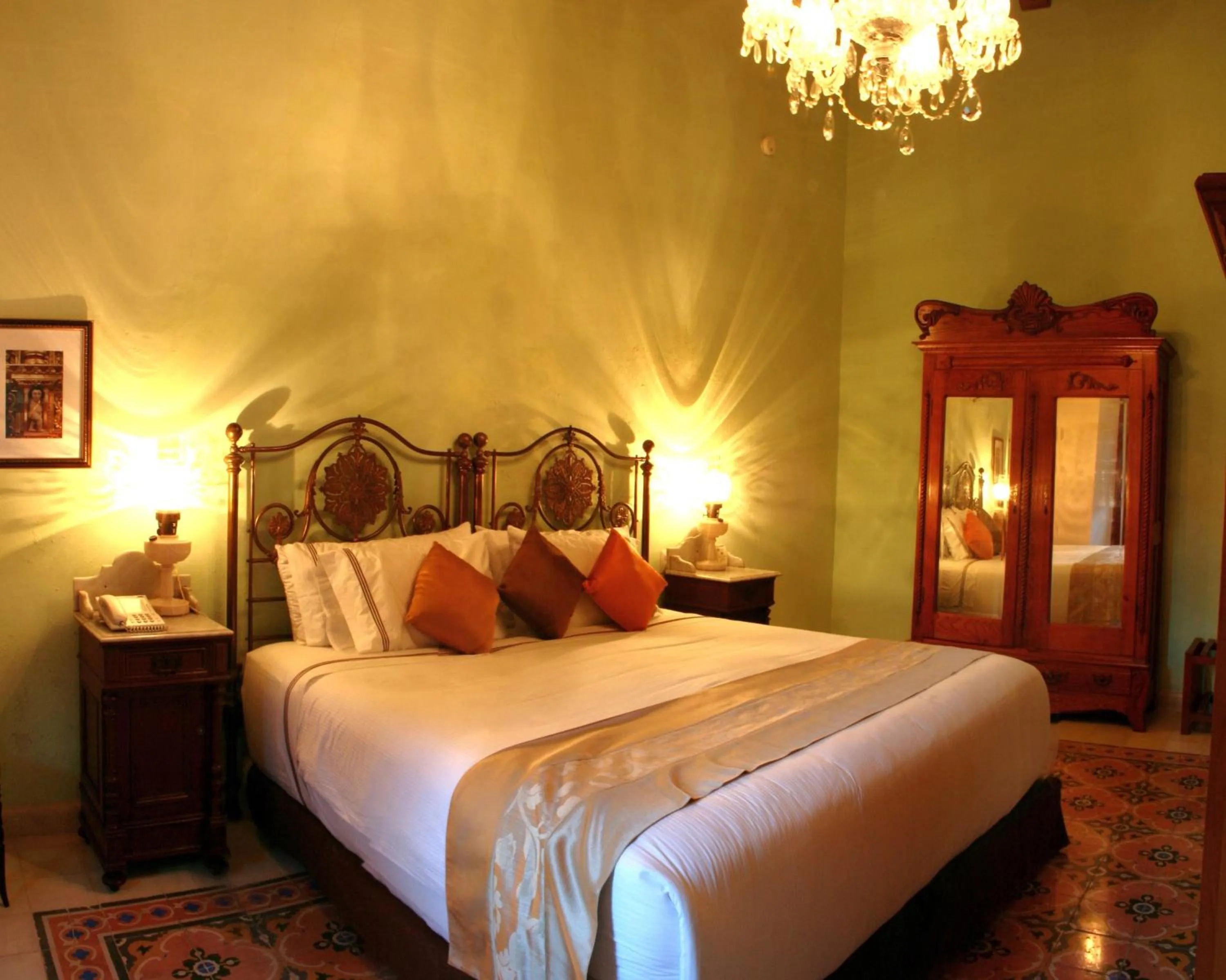Photo of the whole room, Bed in Hotel Boutique Casa Don Gustavo, Campeche