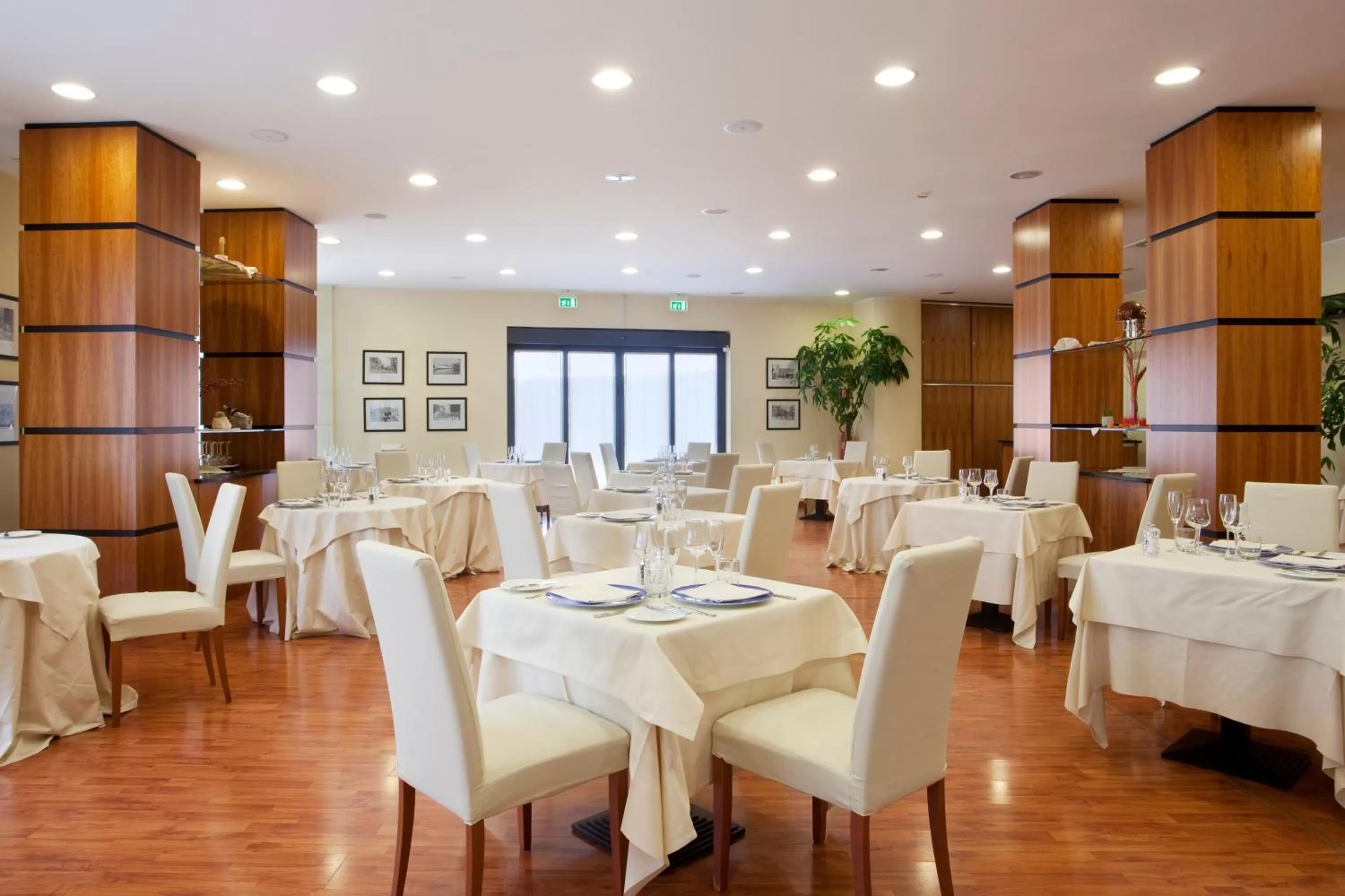 Restaurant/places to eat in Holiday Inn Cagliari by IHG
