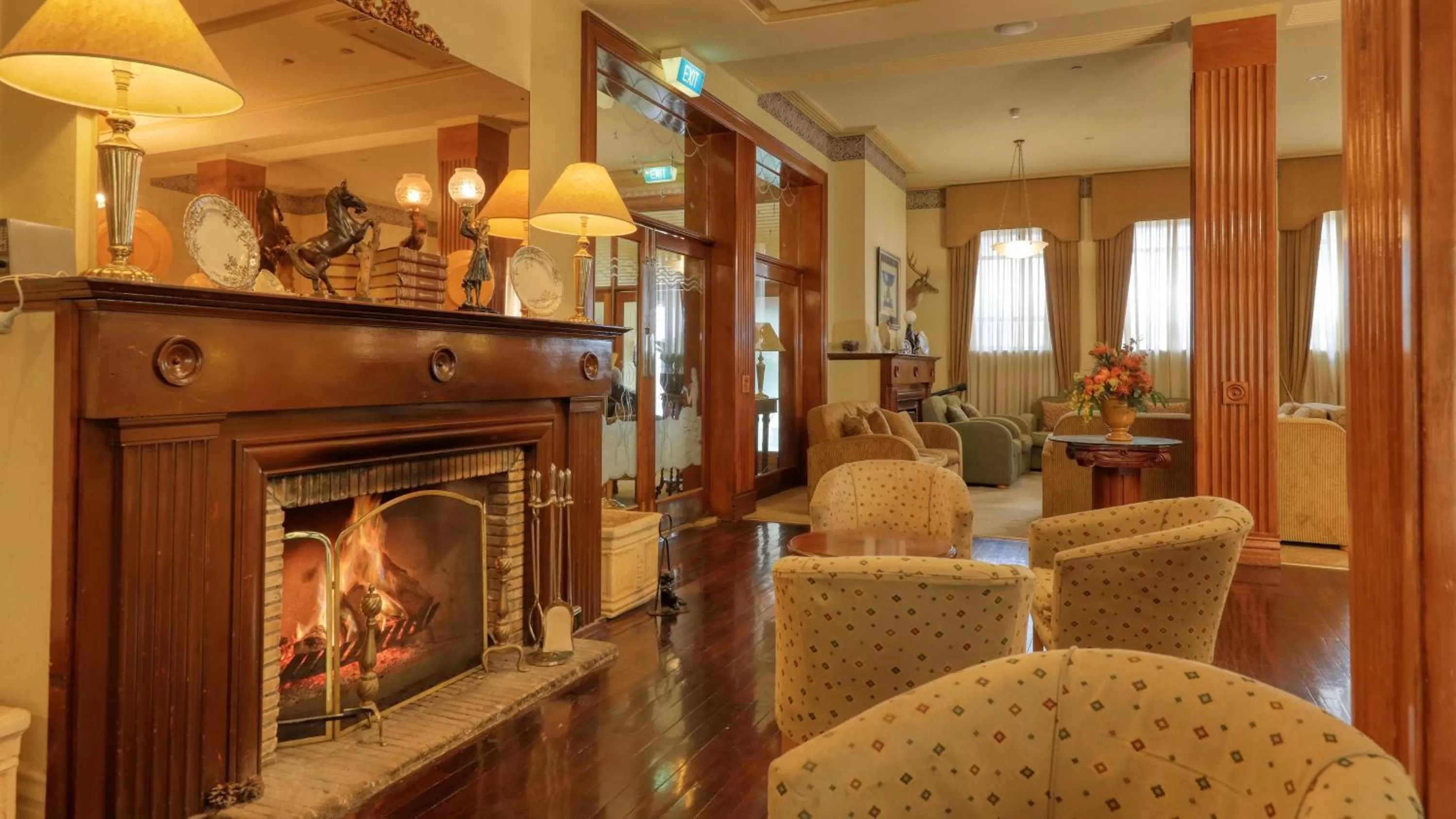 Communal lounge/ TV room in Royal Exchange Hotel