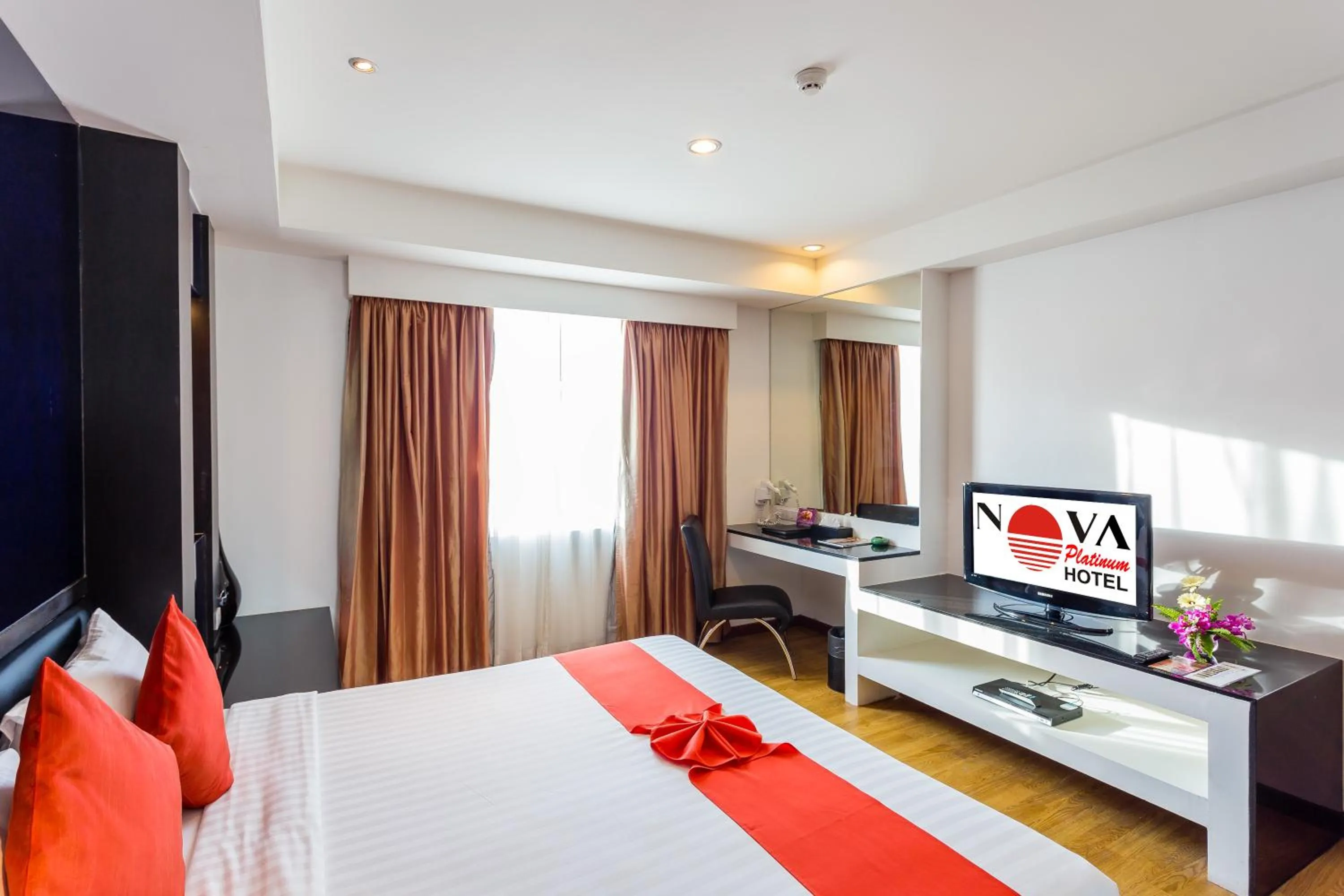 TV and multimedia, Bed in Nova Platinum Hotel