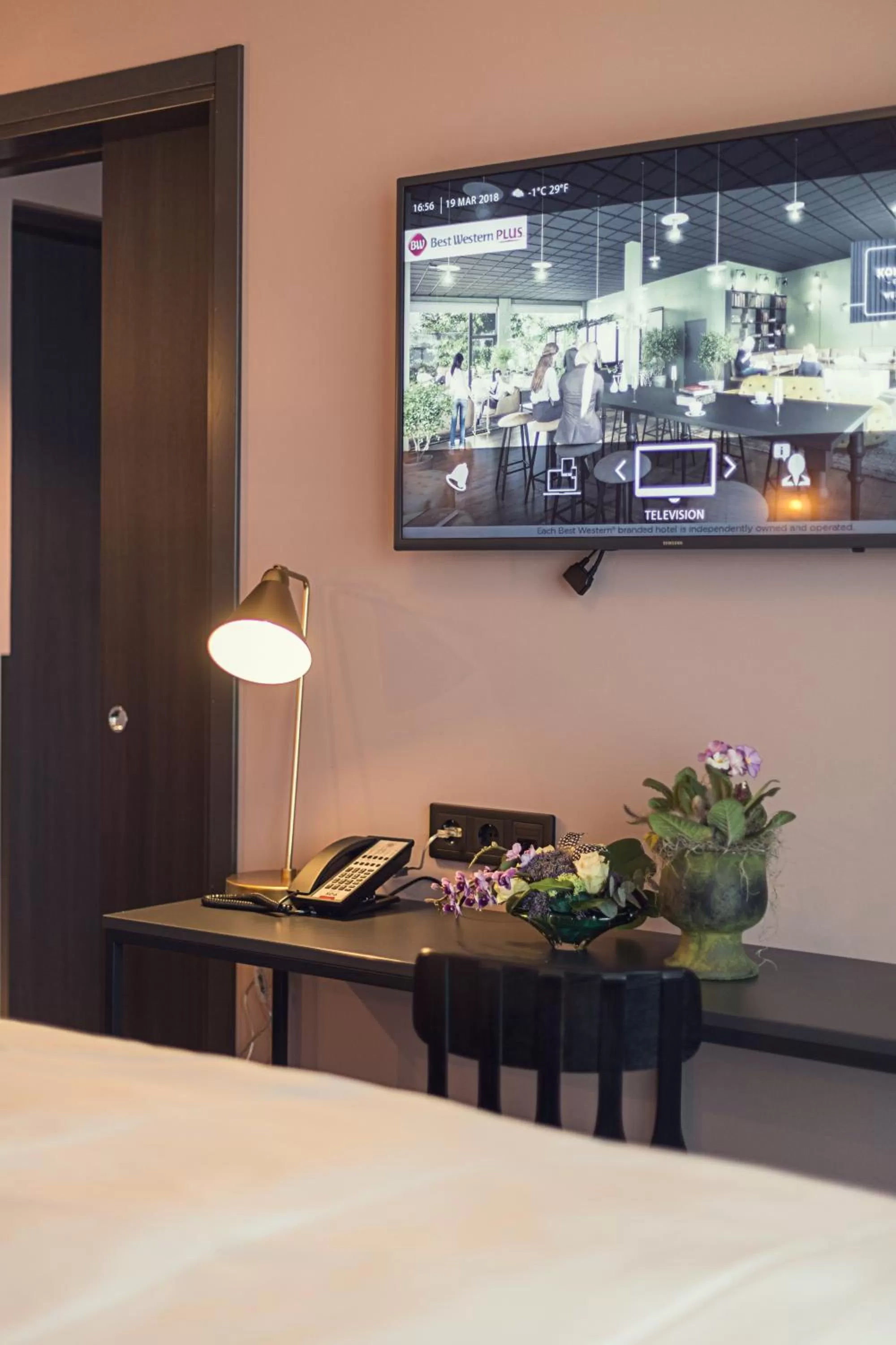 TV and multimedia, Bed in Best Western Plus Hus 57