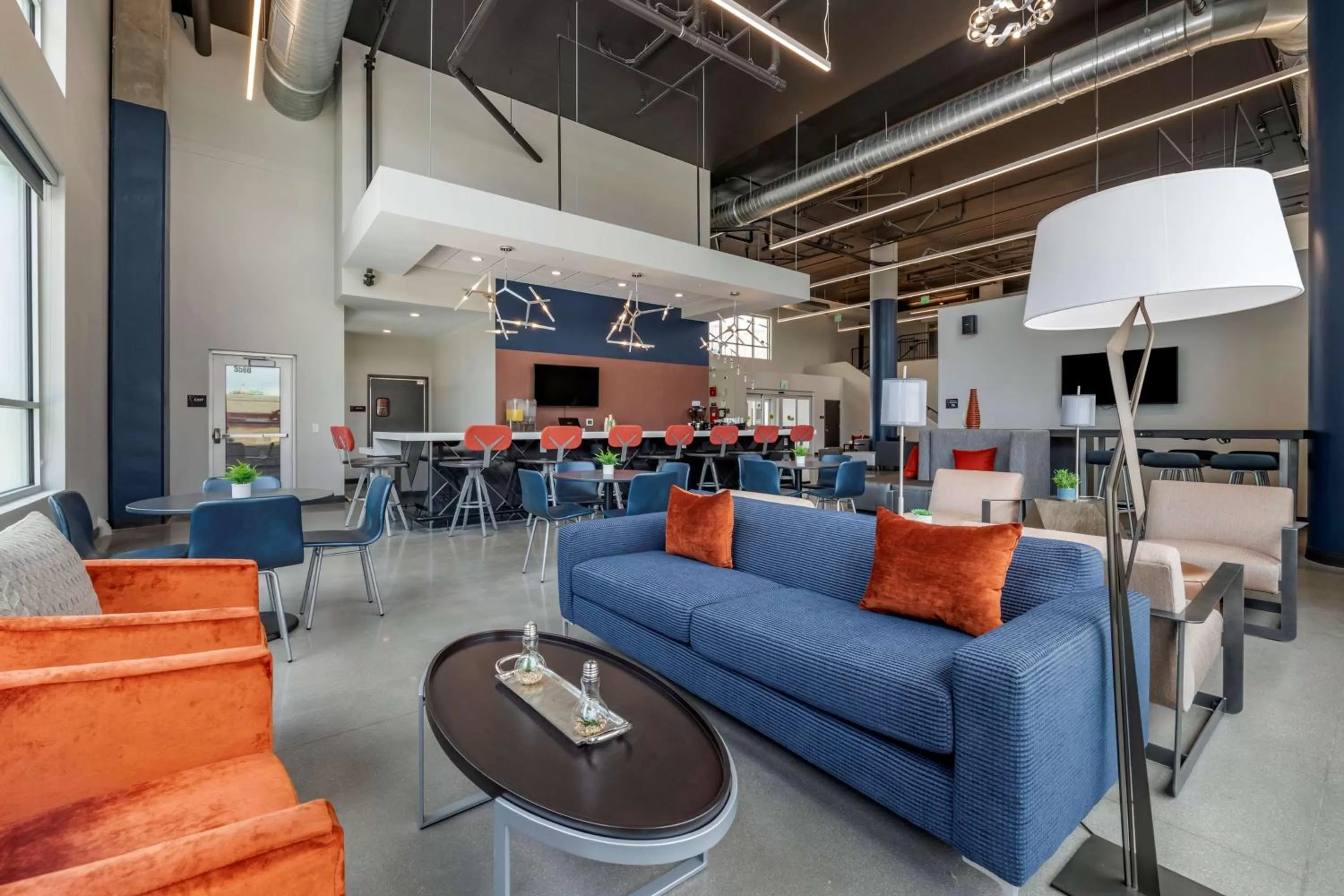 Lounge or bar in Vīb Hotel by Best Western Denver RiNo