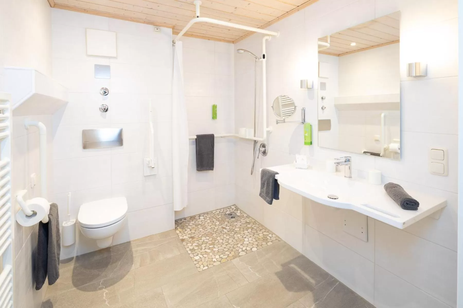 Bathroom in Familien- und Wellnesshotel "Viktoria"