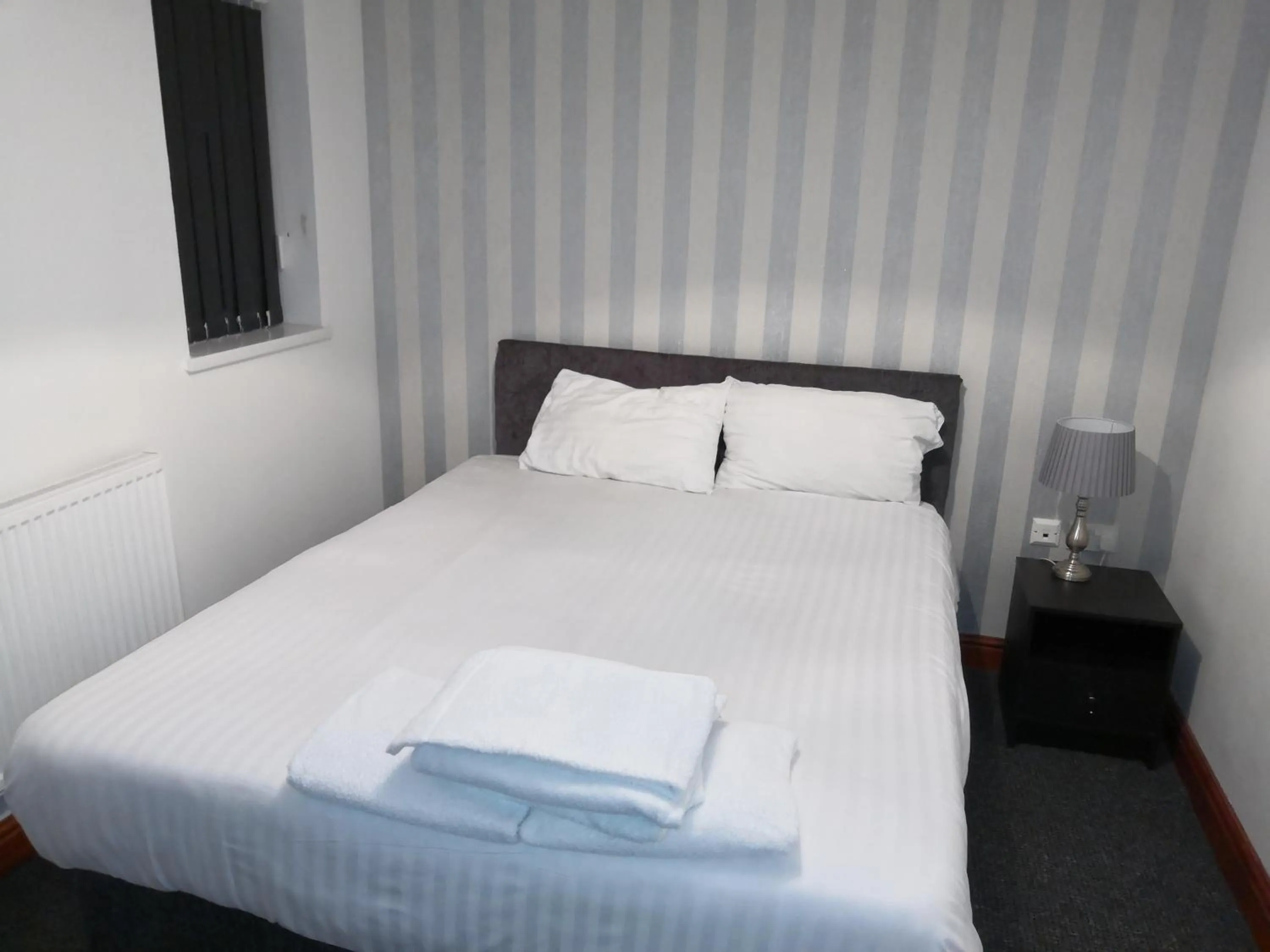 Bed in Kirks Korner Motel