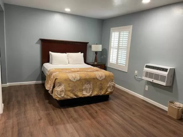 Bed in Blue Seal Inn