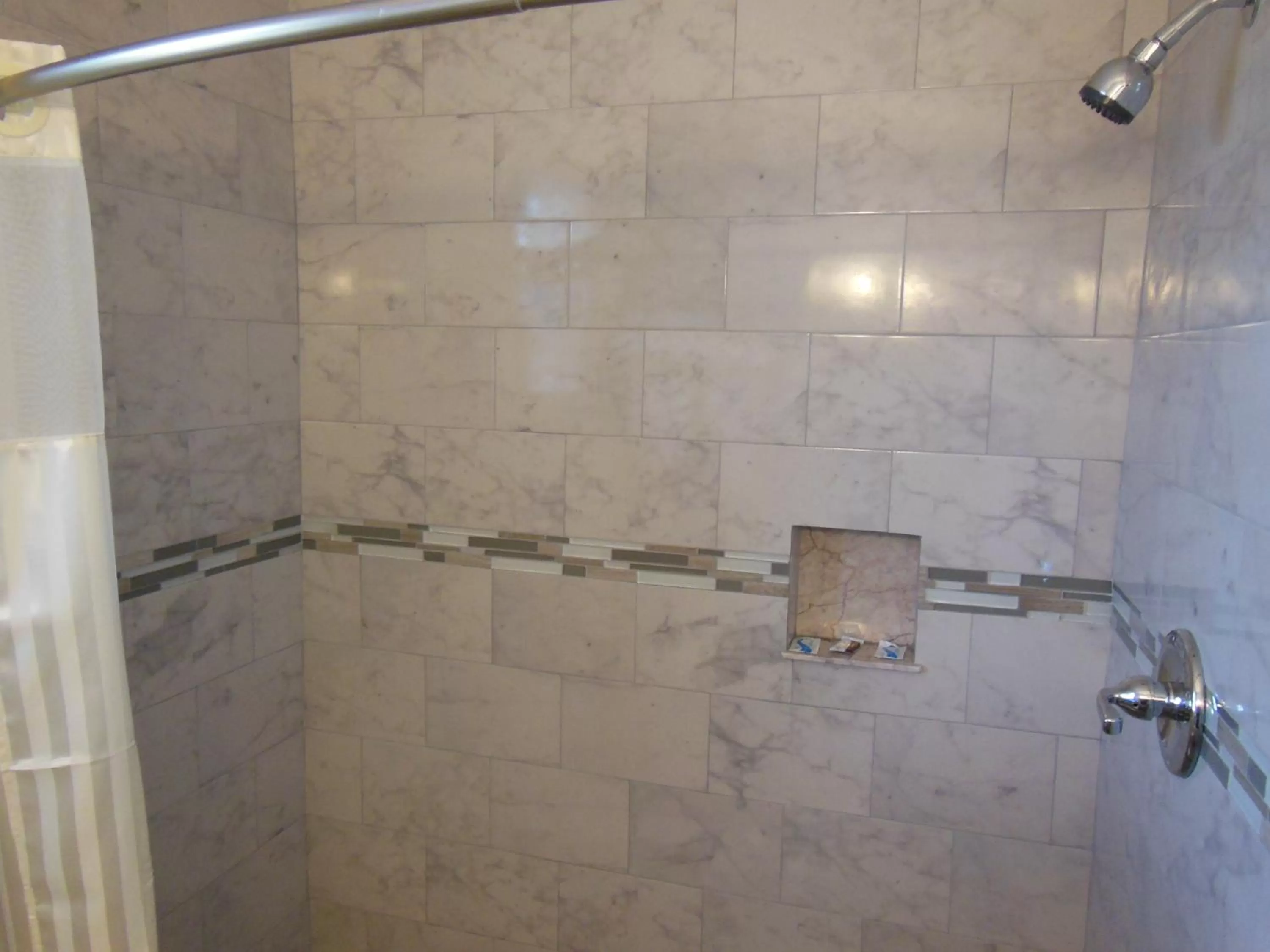 Shower in Budget Inn - Saint Augustine