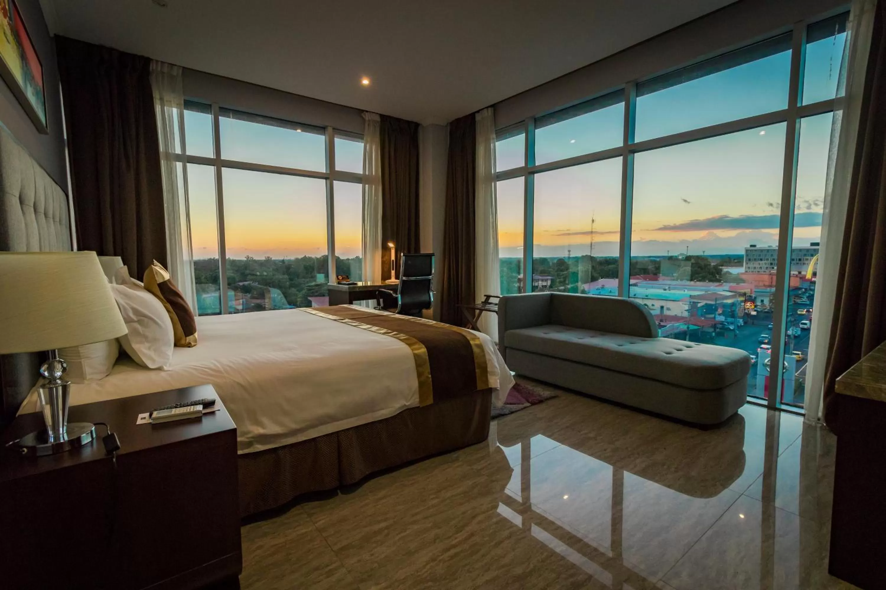 Bed in Hotel City Plaza & Suites