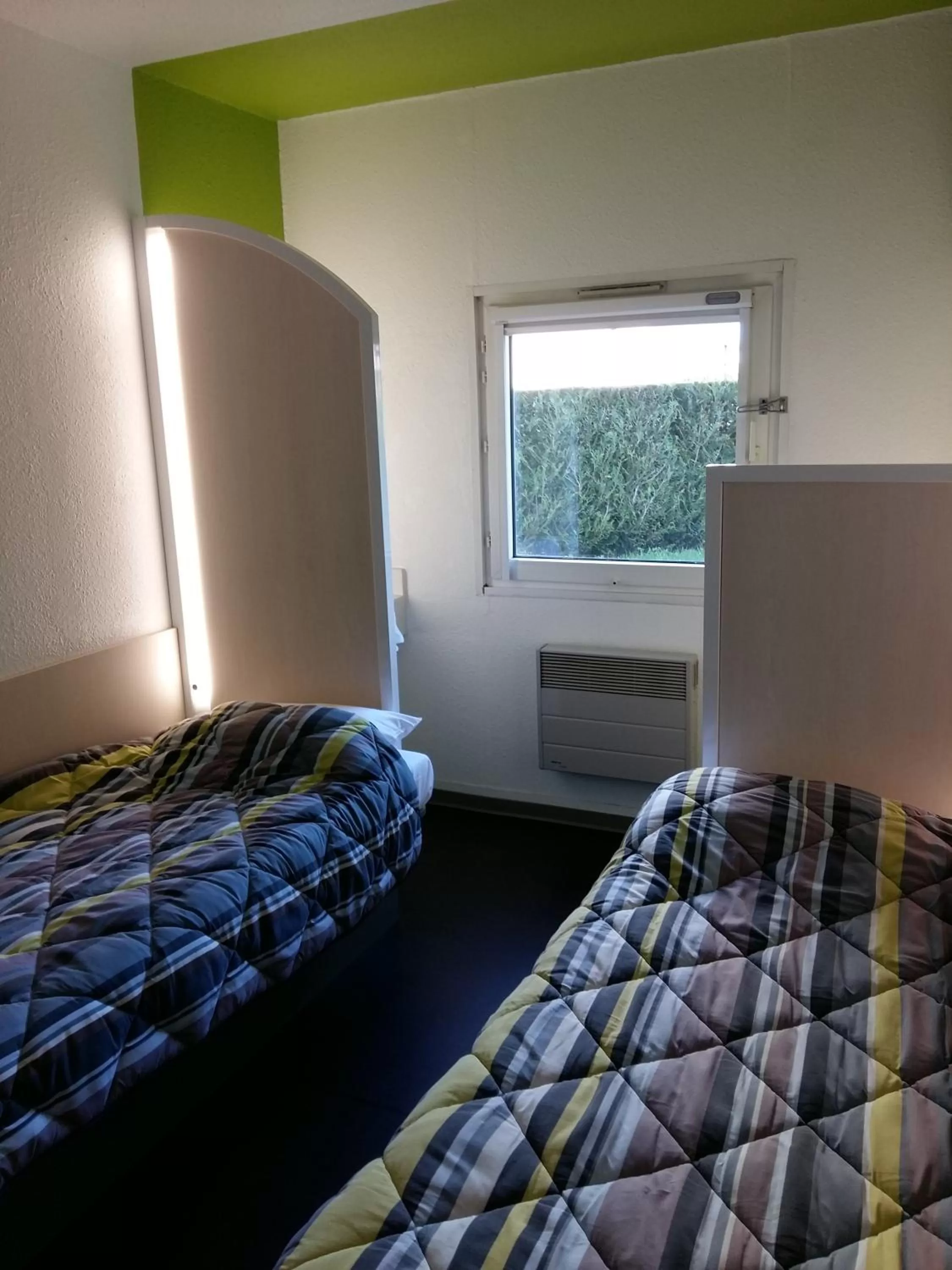 Photo of the whole room, Bed in hotelF1 Epinal Nord