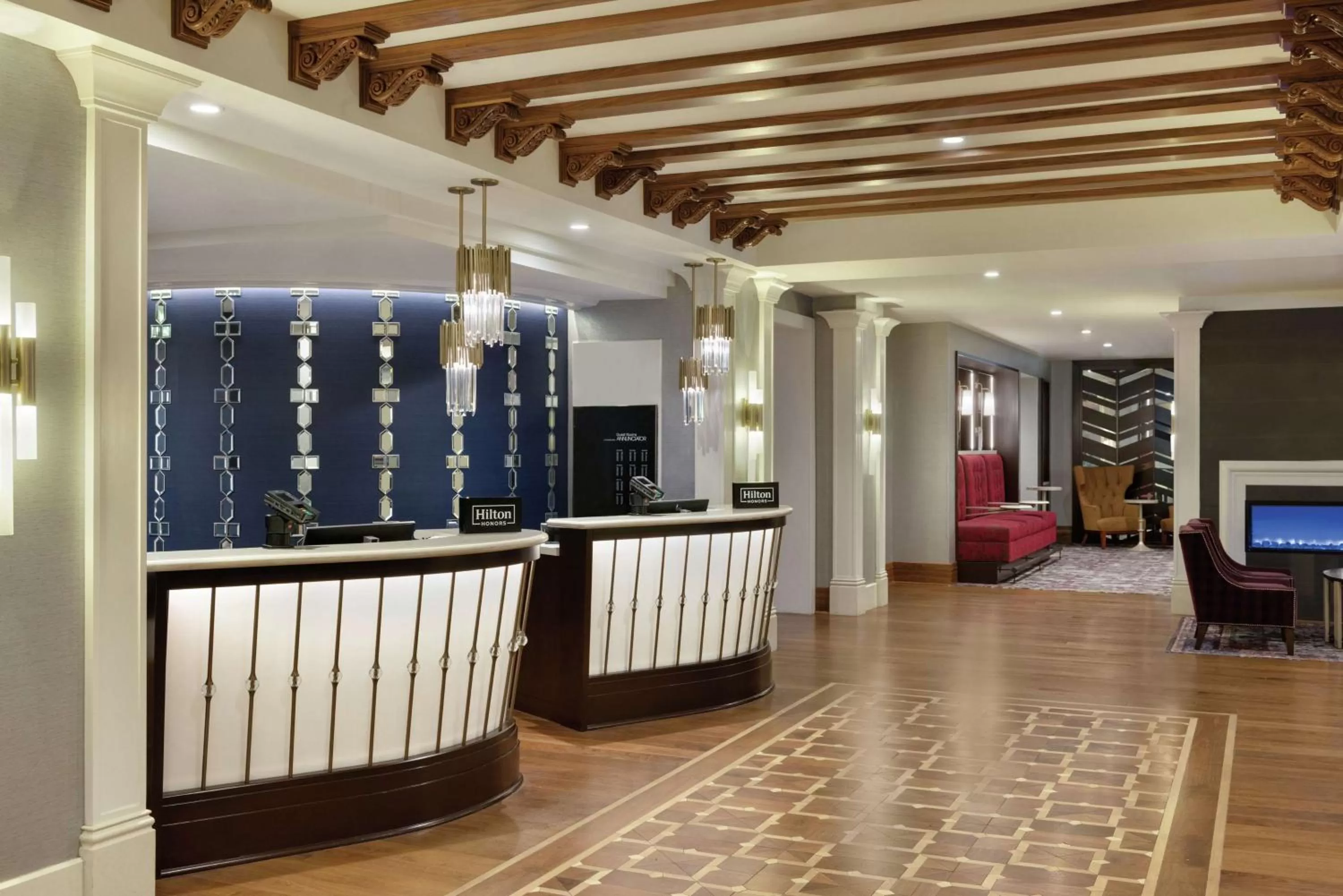 Lobby or reception in Hilton Checkers Los Angeles