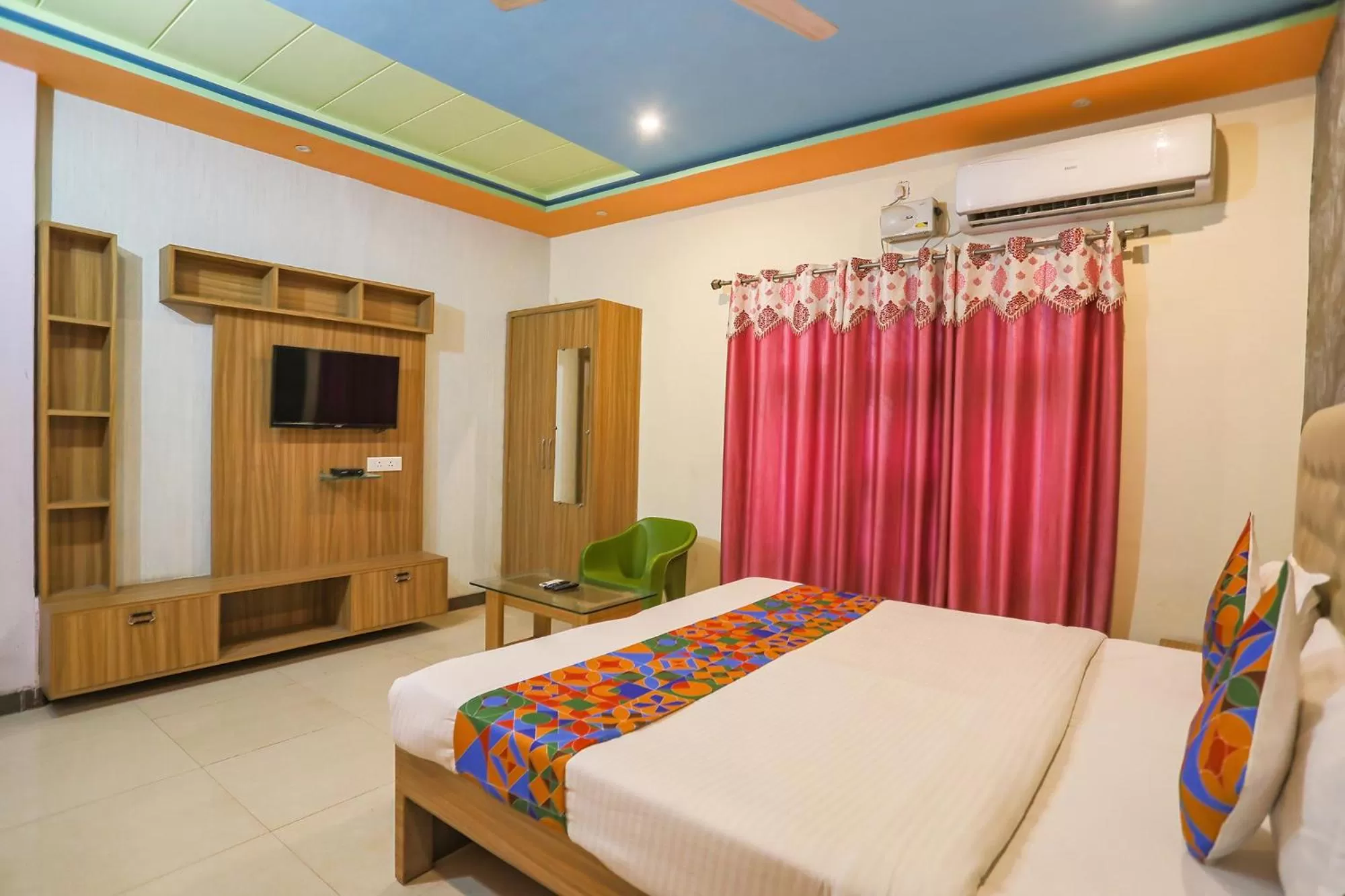 Living room, Bed in FabHotel Kriti Green - Hanuman Mandir, Lathia