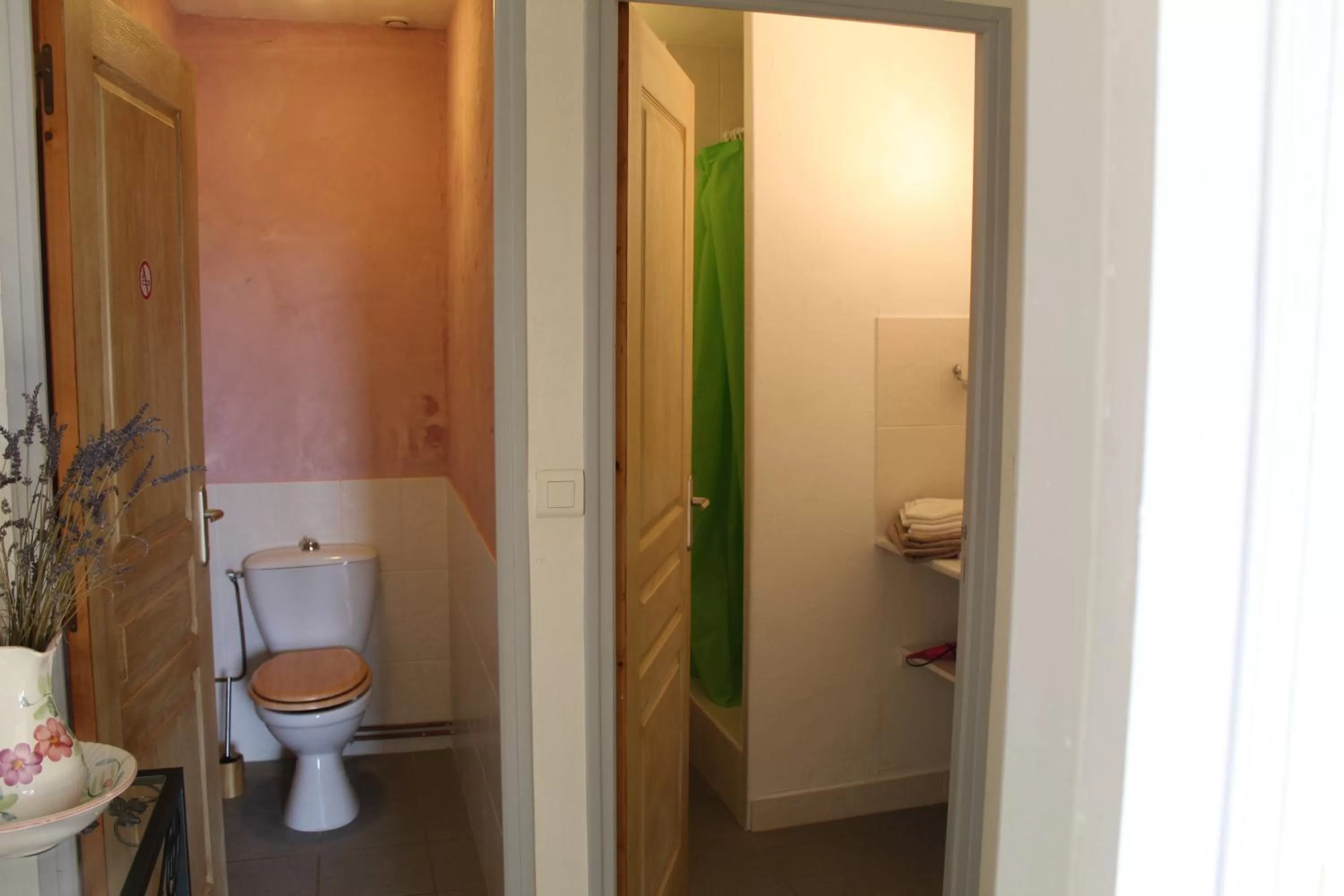 Bathroom in COMME UN COQ EN PÂTE