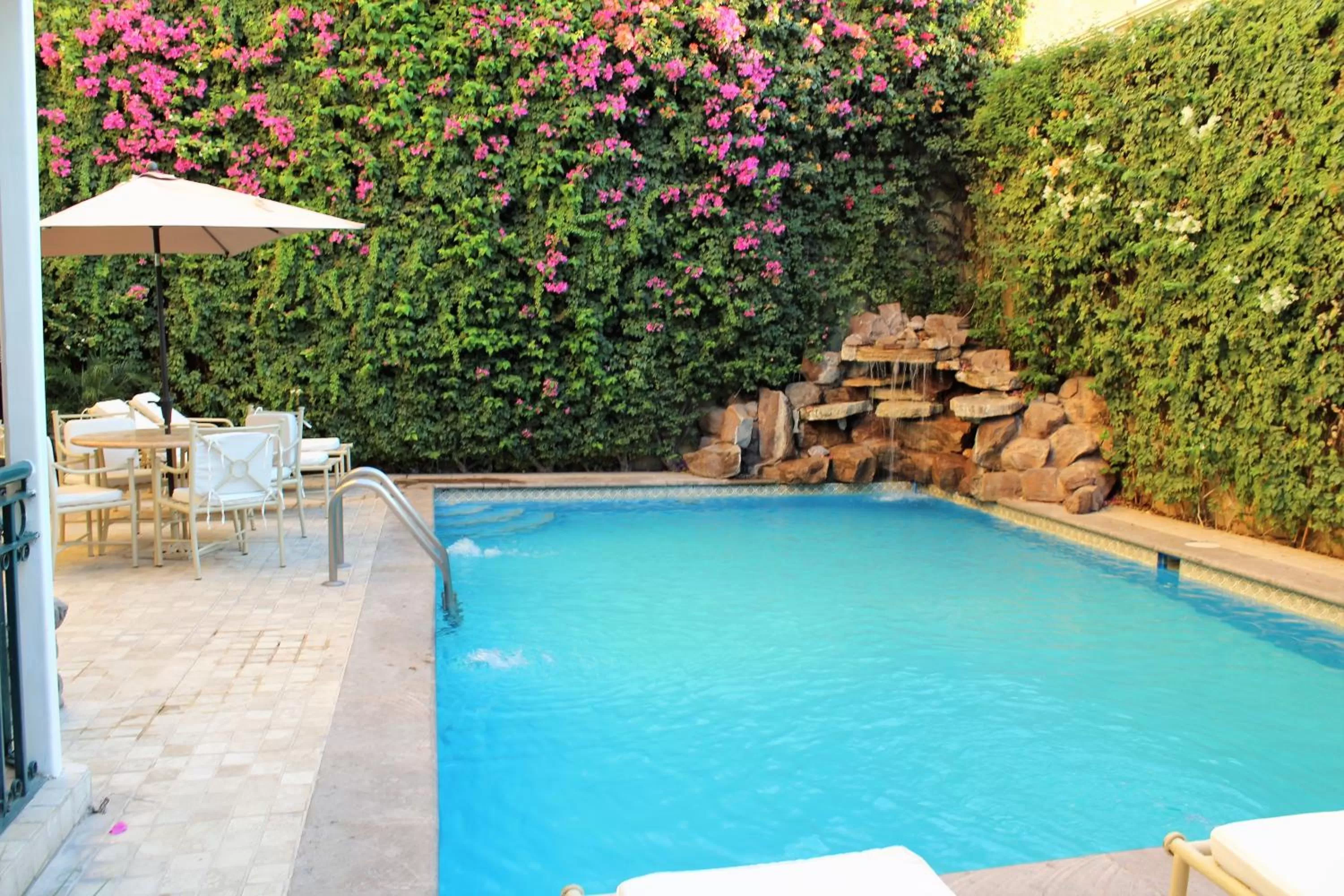 Swimming pool in Best Western Hotel Posada Del Rio Express