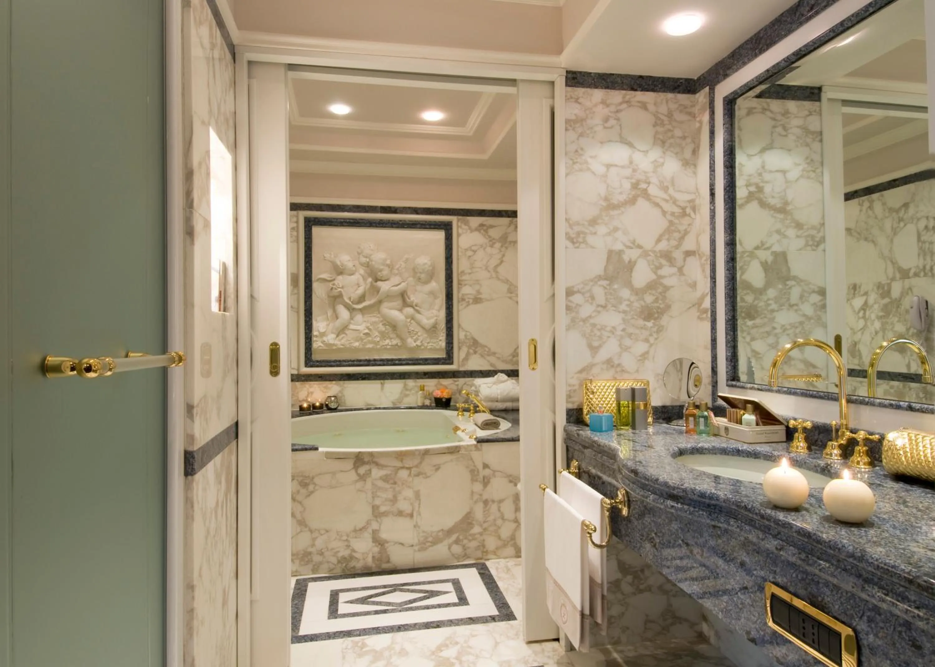 Bathroom in Grand Hotel Dino