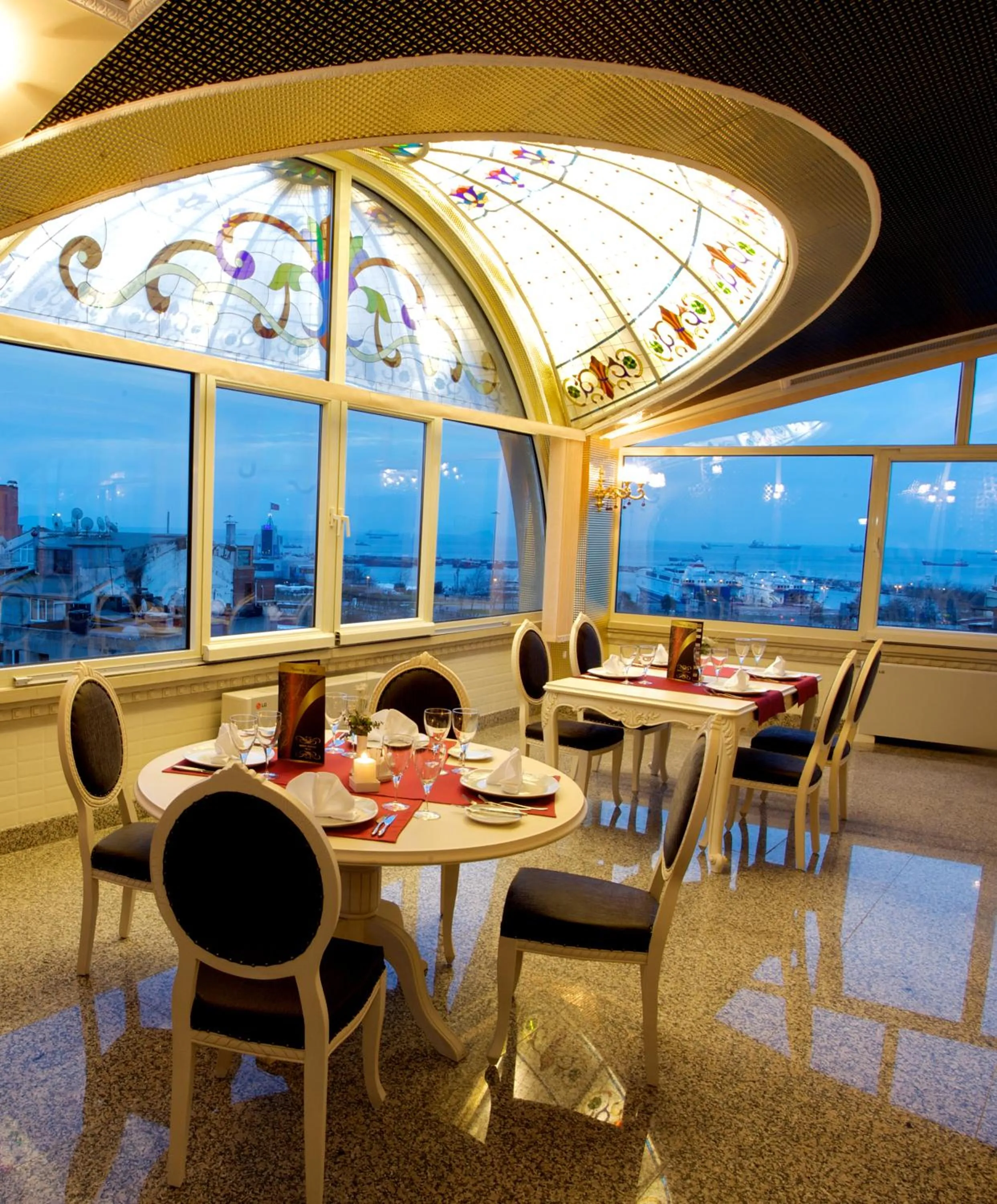 Restaurant/places to eat in Marmaray Hotel