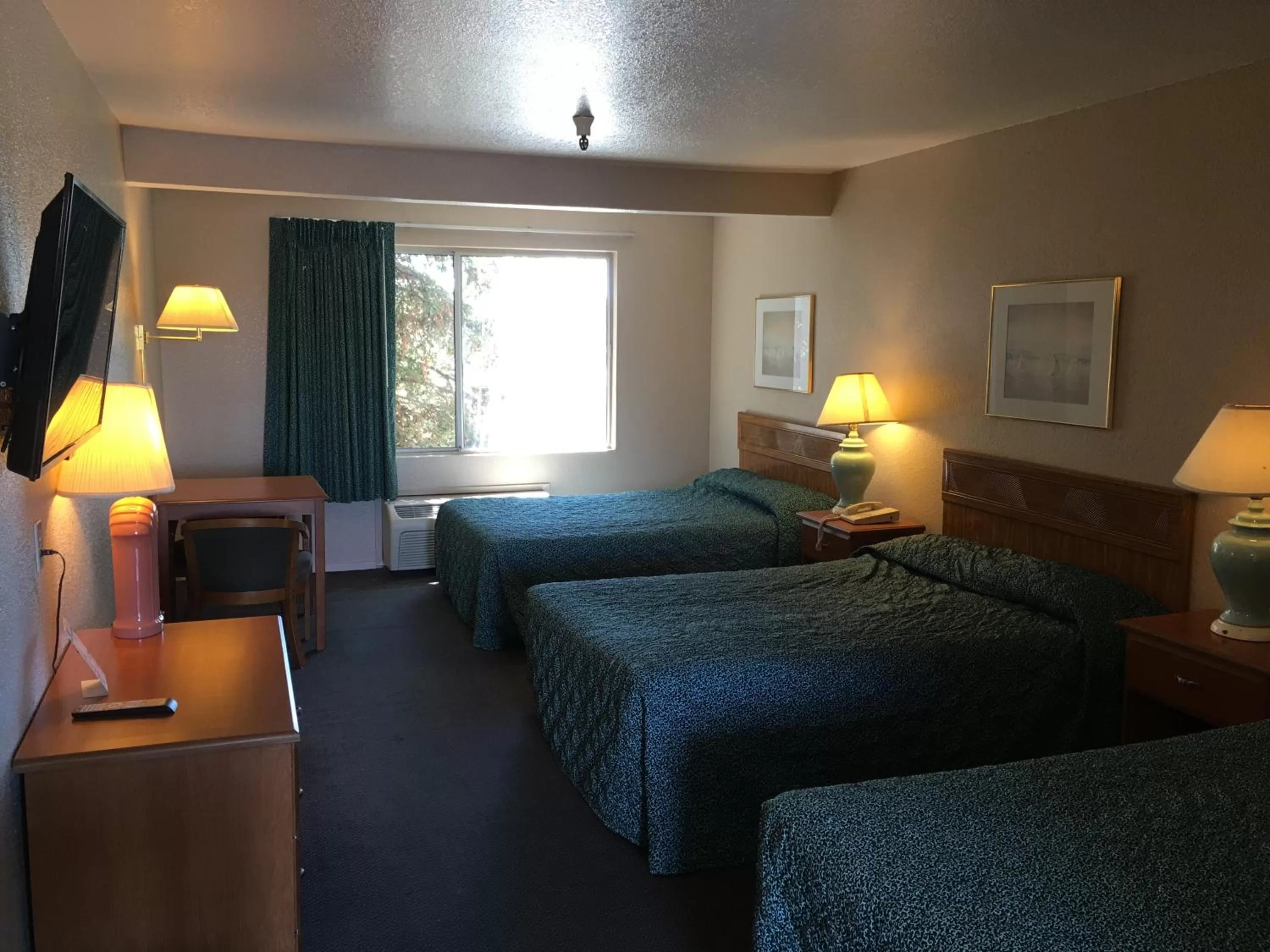 Bed in Applegate Inn