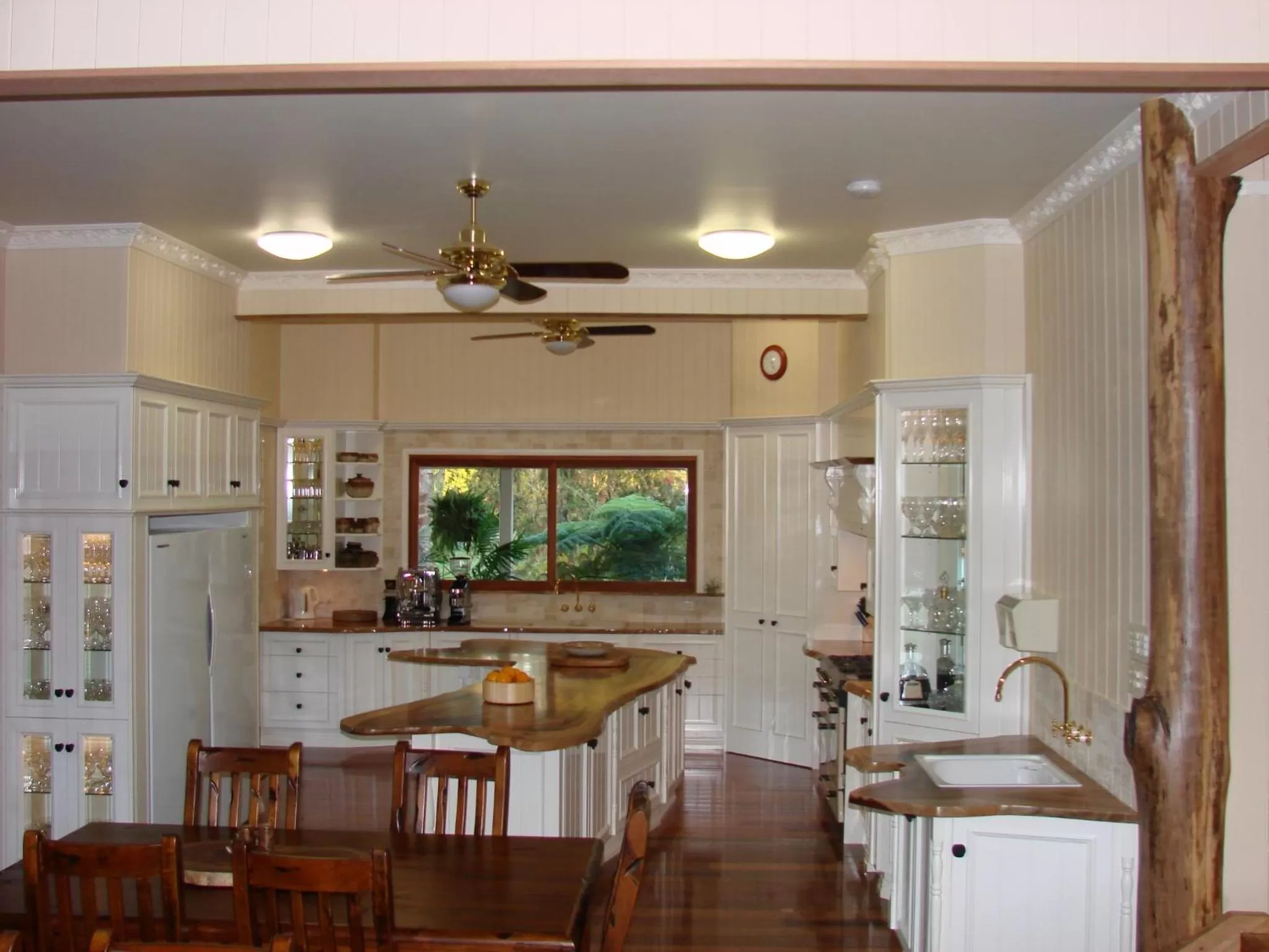 Kitchen or kitchenette in Clarence River Bed & Breakfast