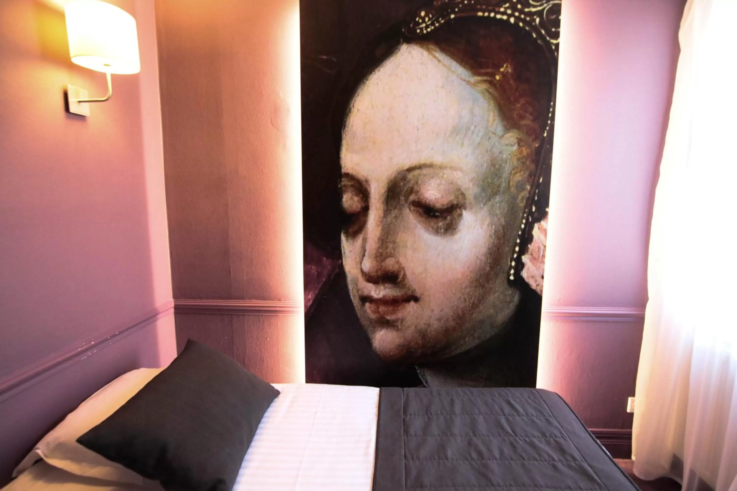 Bed in Hôtel Cecyl Reims Centre