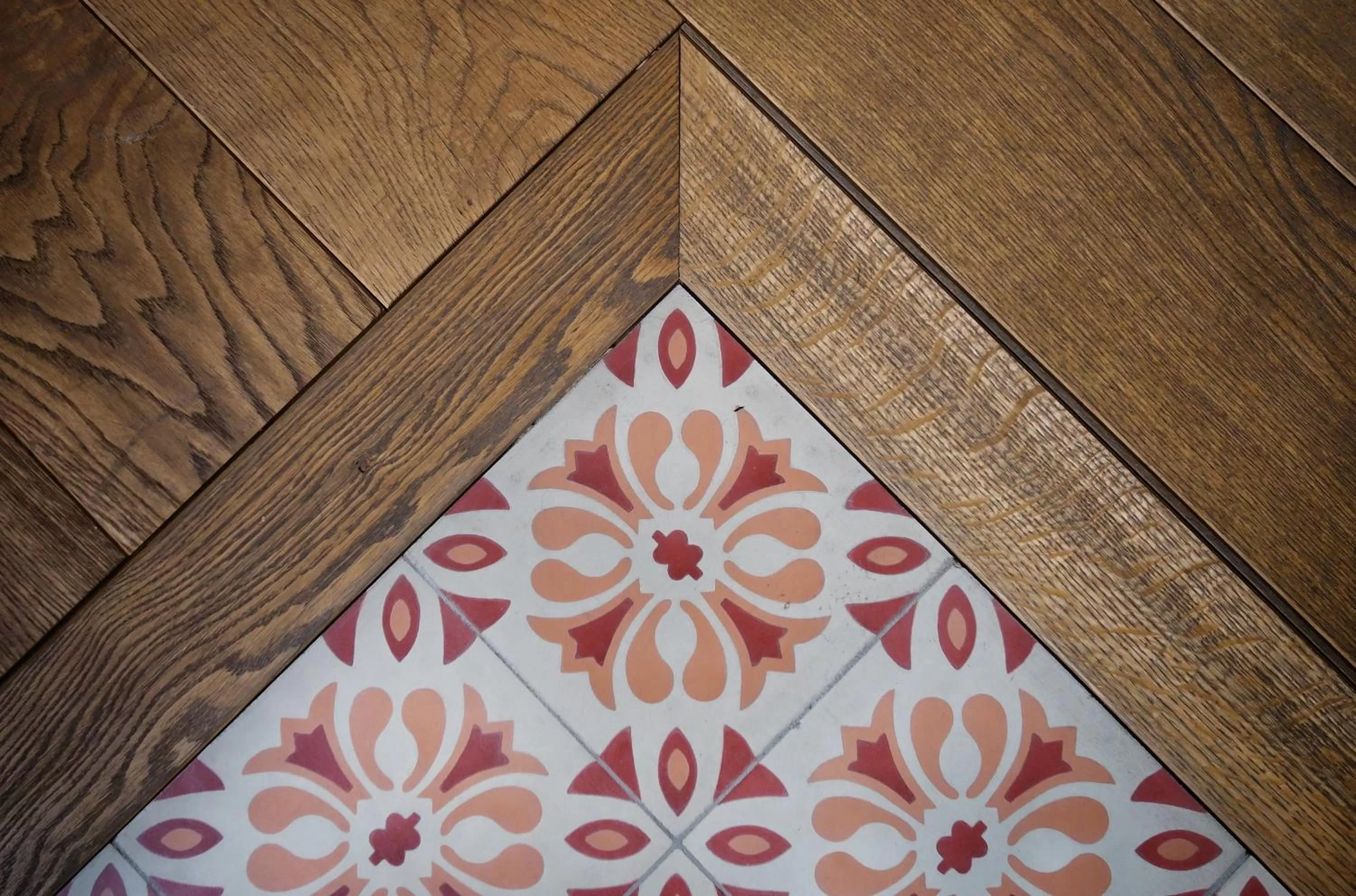 Decorative detail in Hôtel Henri IV