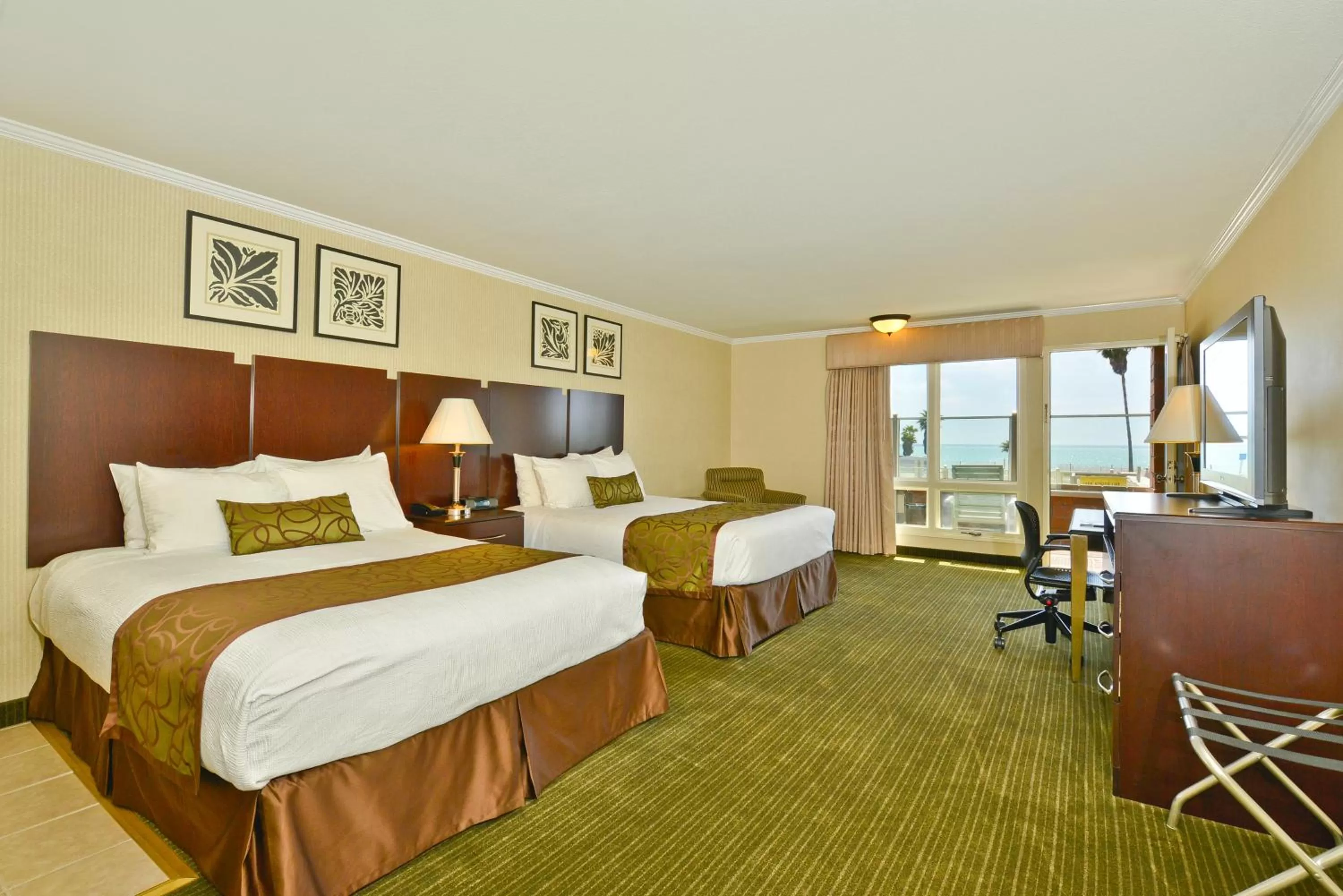 Photo of the whole room, Bed in Best Western Plus Dana Point Inn-by-the-Sea