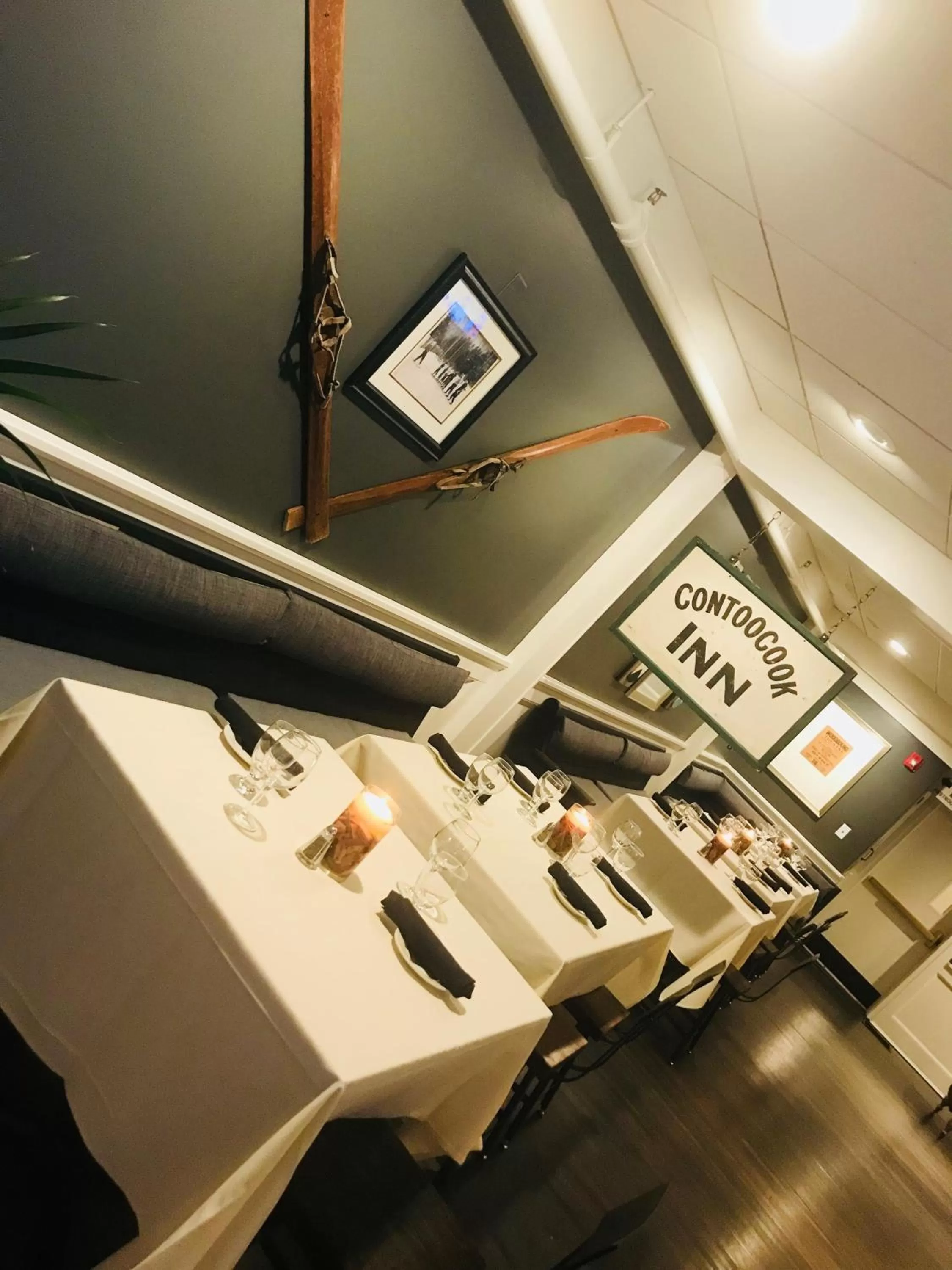 Dining area in Woodbound Inn