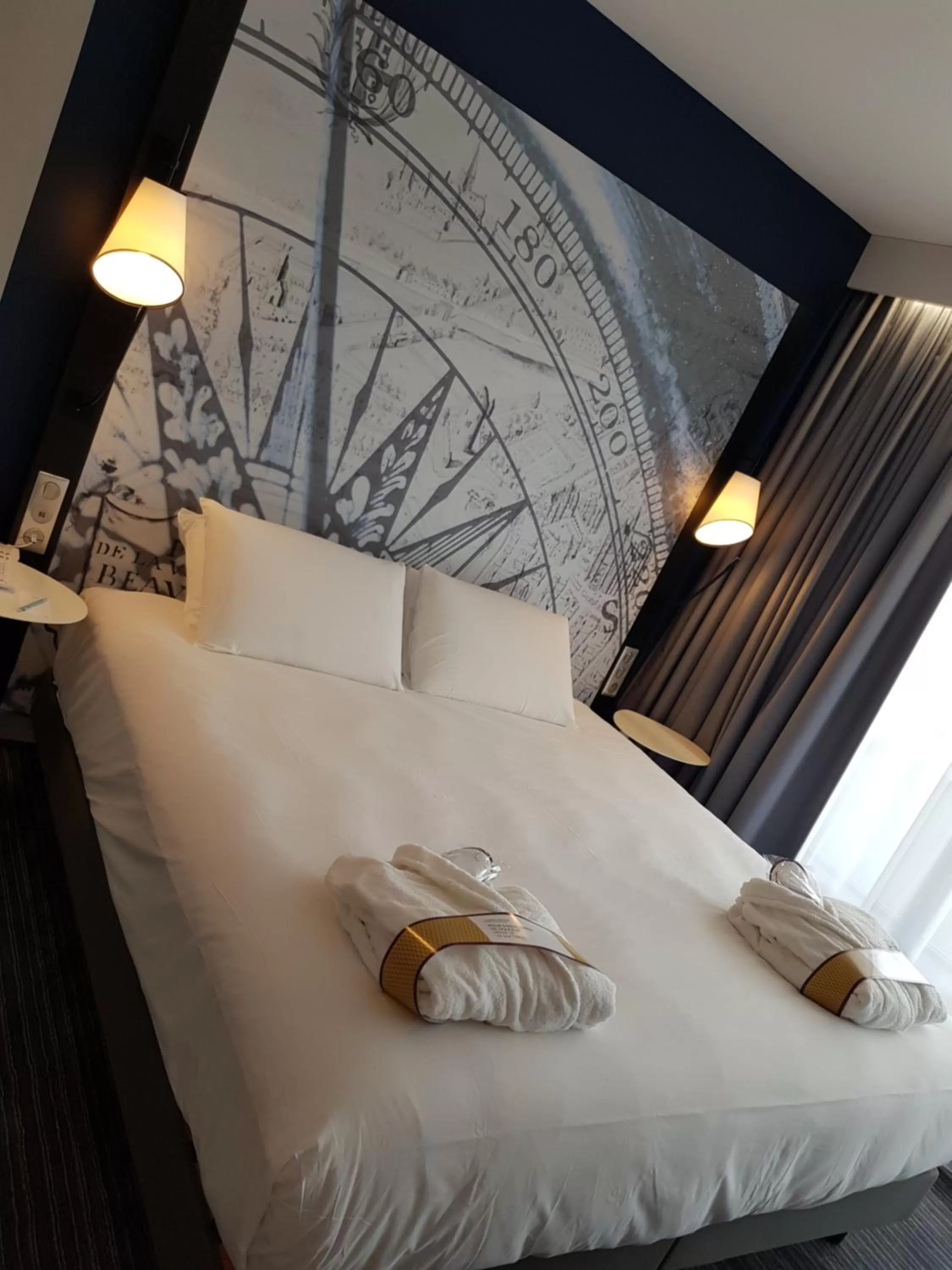 Bed in Mercure Beauvais Centre Cathédrale