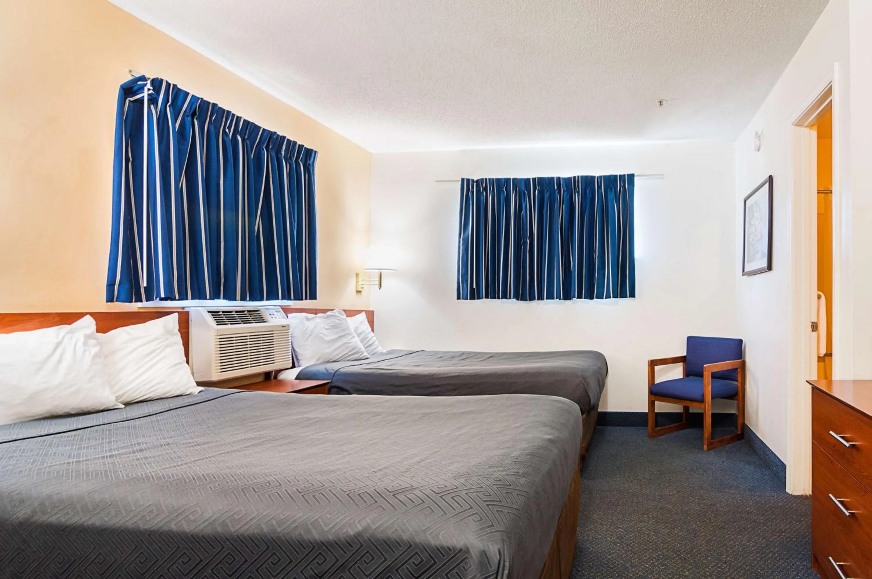 Photo of the whole room, Bed in Motel 6-Fayetteville, NC - Fort Liberty Area