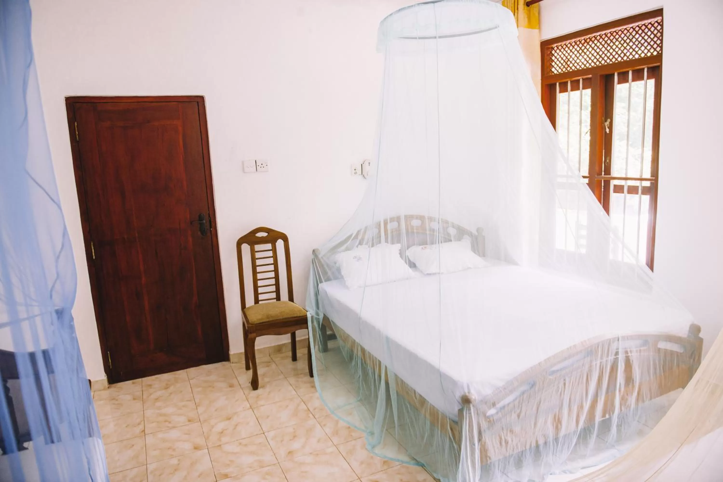 Photo of the whole room, Bed in Kadolana Guest House
