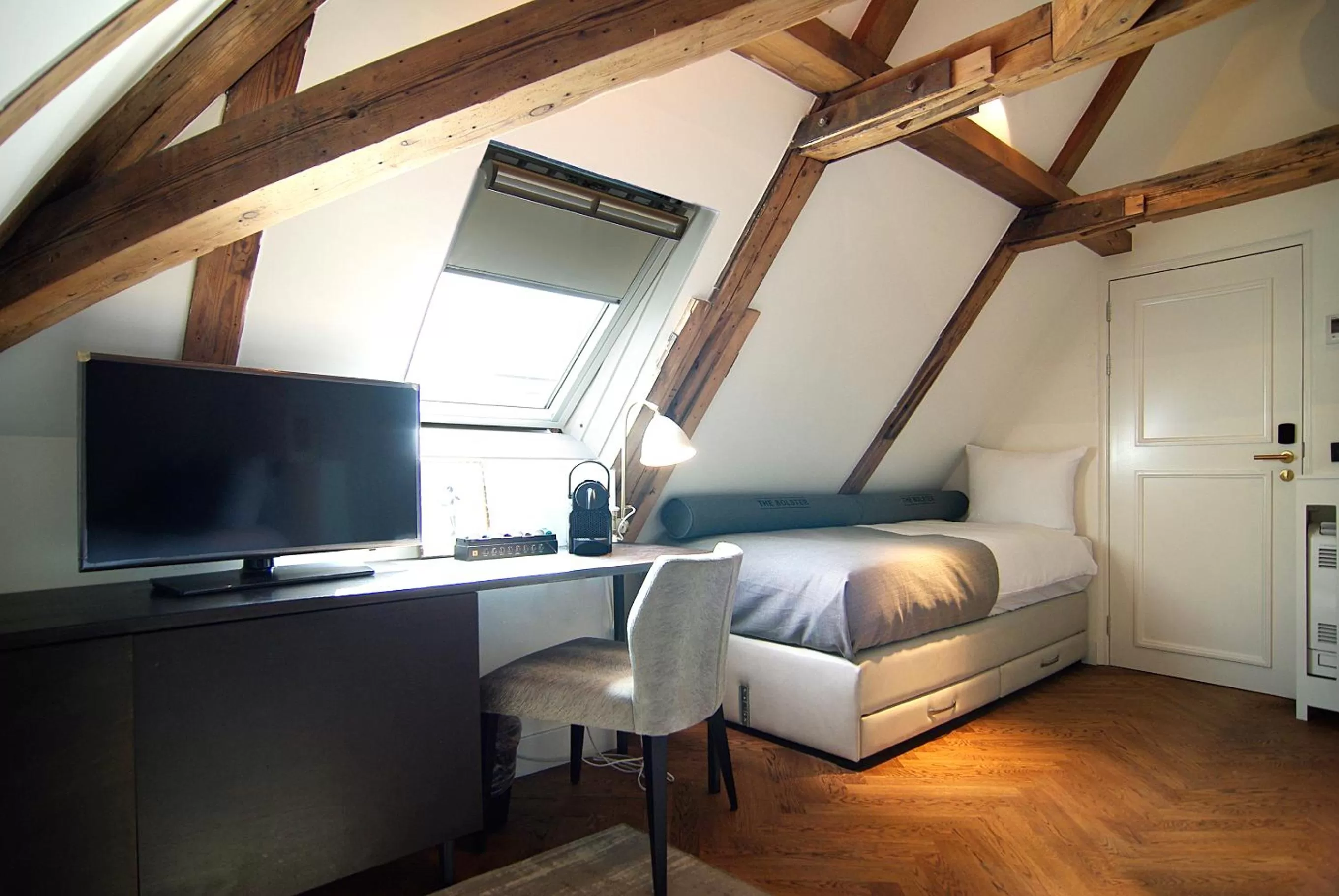 Coffee/tea facilities, Bed in The Bolster