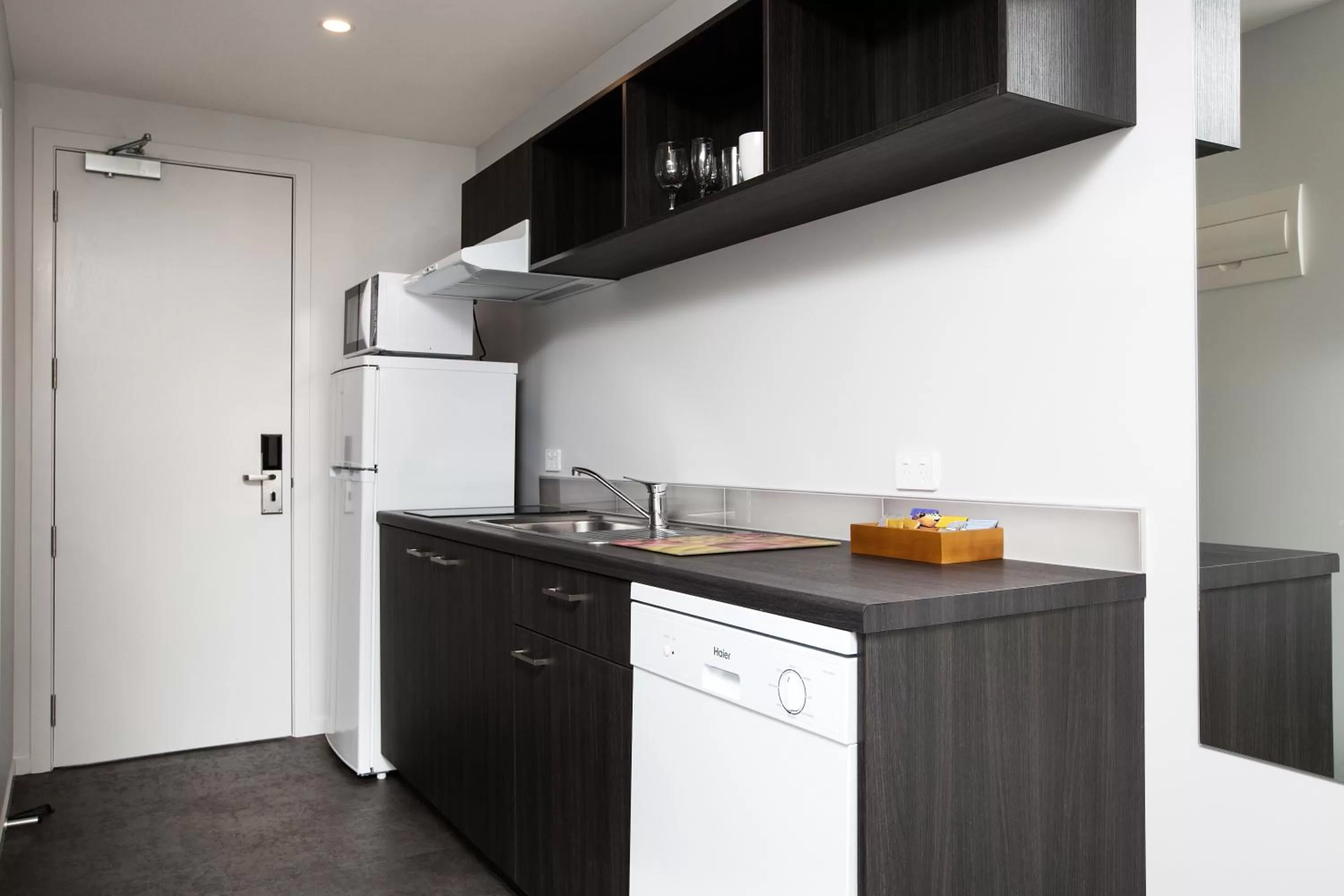 Kitchen or kitchenette in The Metrotel