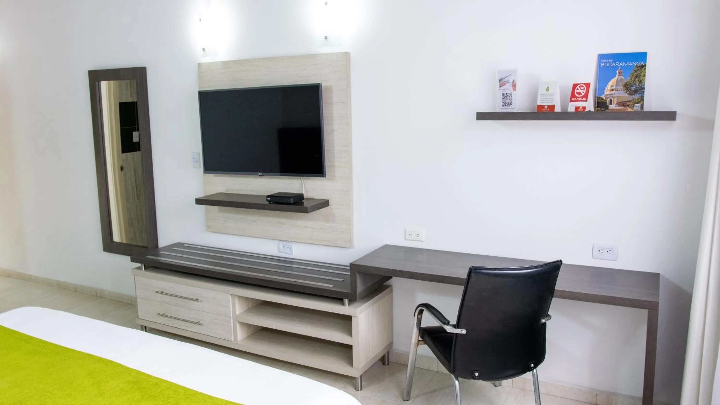 TV and multimedia in Hotel San Juan Internacional