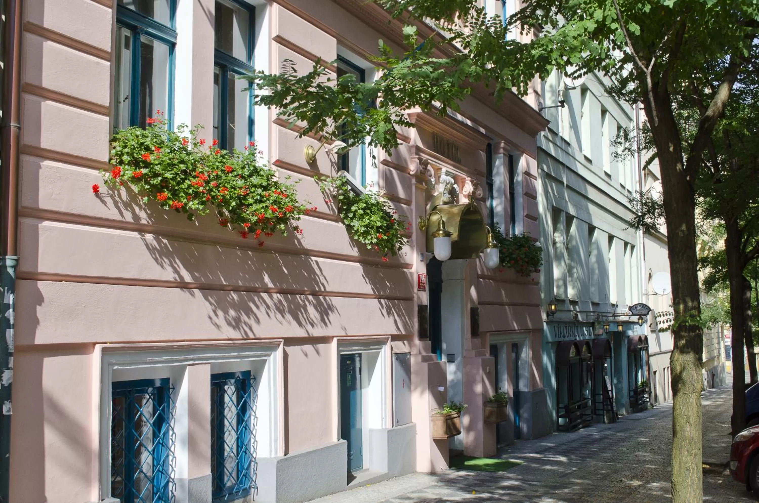 Facade/entrance in Anna Hotel