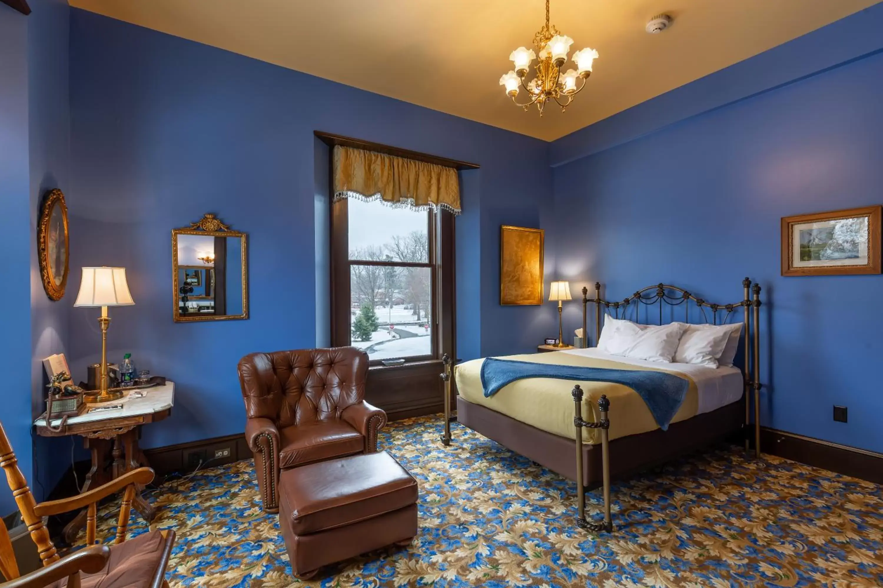 Deluxe Queen Suite in Steele Mansion Inn & Gathering Hub Deluxe Queen Suite in Steele Mansion Inn & Gathering Hub