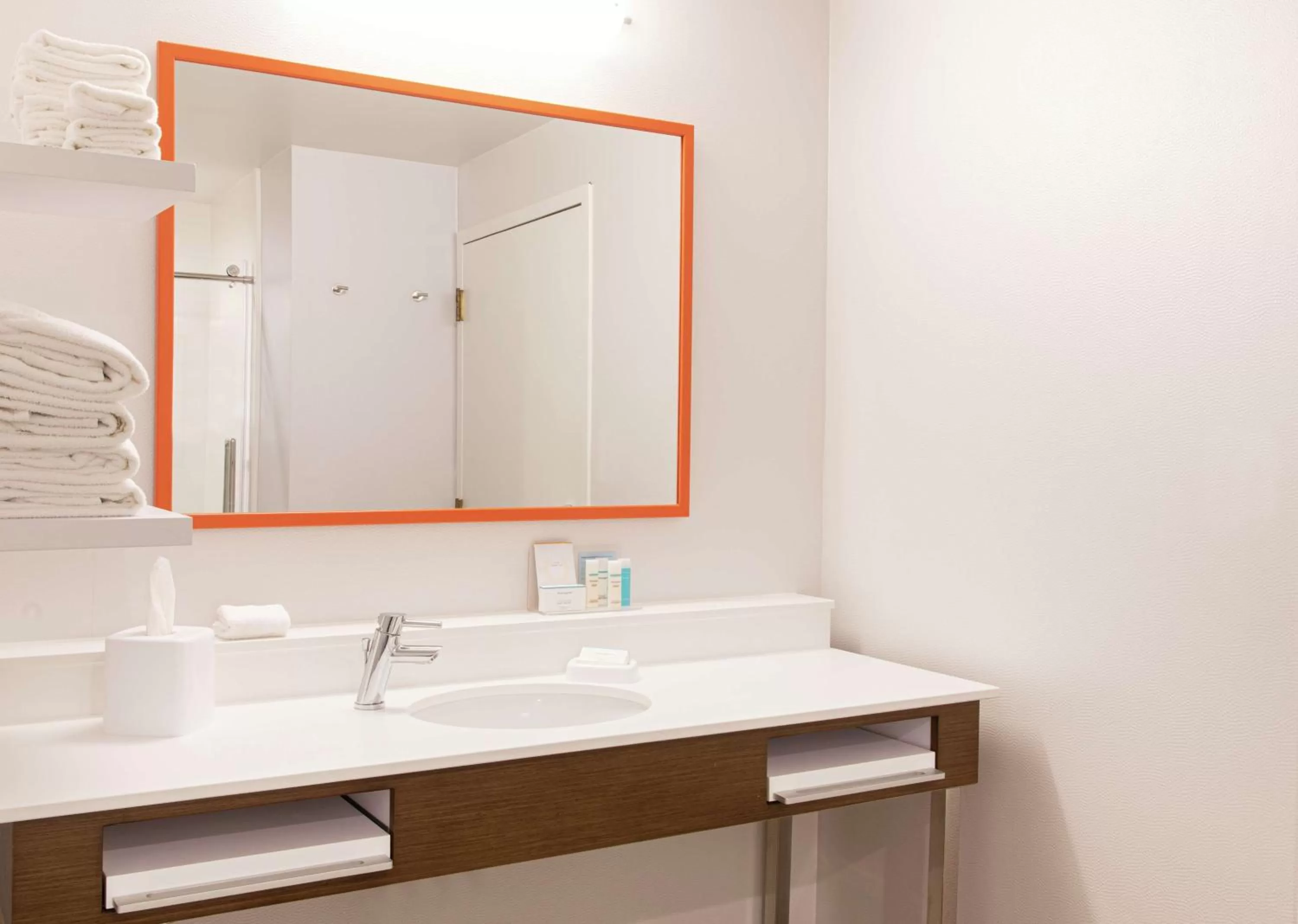 Bathroom in Hampton Inn Cleveland-Solon