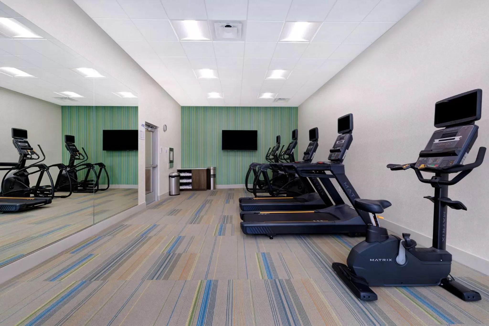 Fitness centre/facilities in Holiday Inn Express & Suites - Glendale Downtown