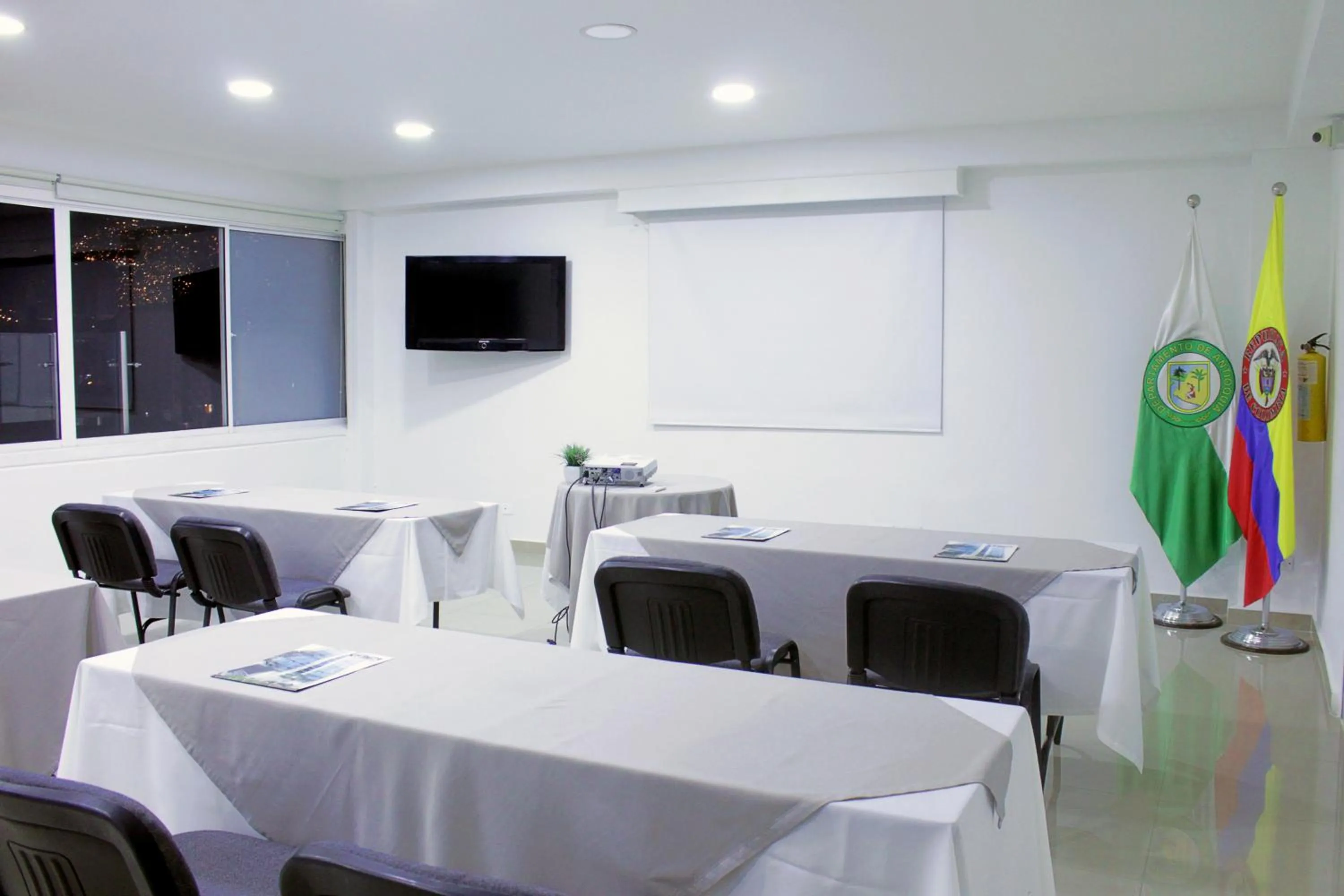 Meeting/conference room in Hotel Suite Comfort