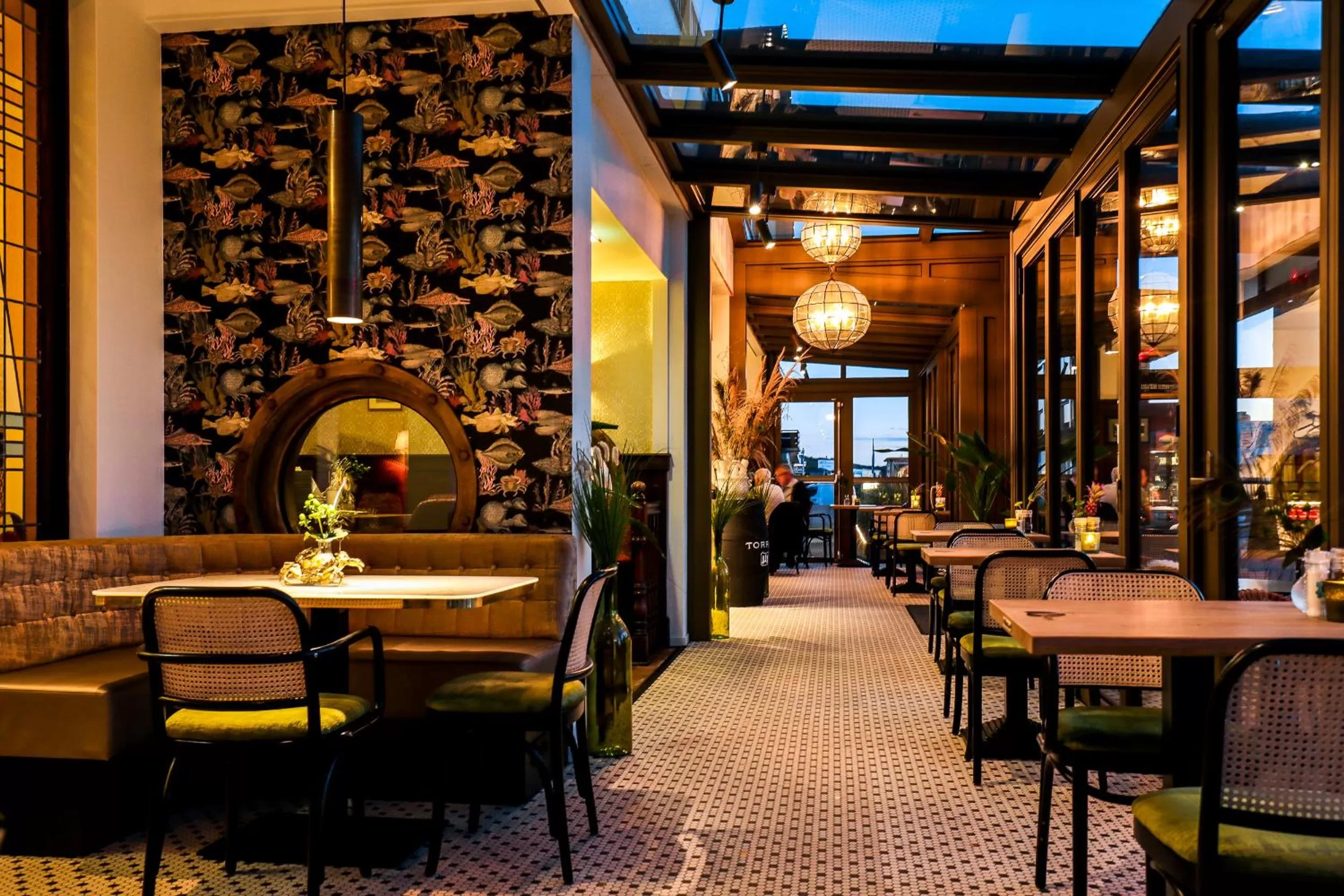 Restaurant/places to eat in Hotel Victoria