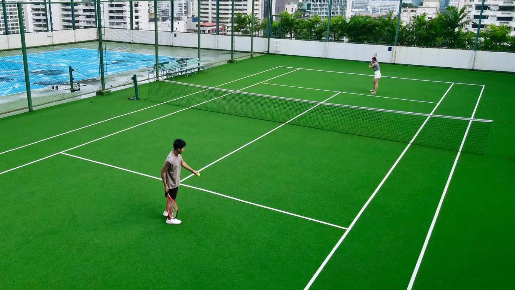 Tennis court in Grande Centre Point Hotel Terminal21
