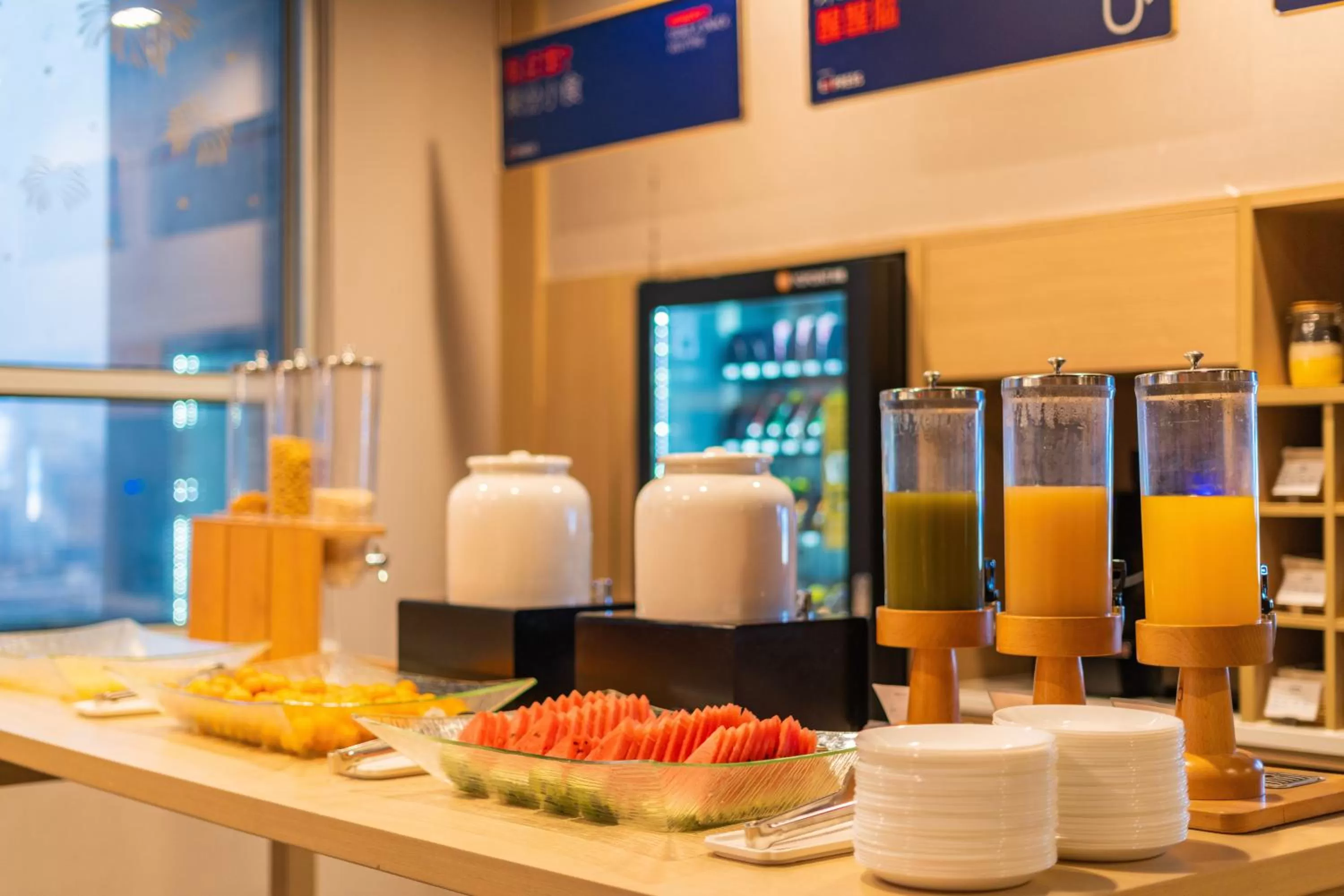 Restaurant/places to eat in Holiday Inn Express Hangzhou Westlake East by IHG