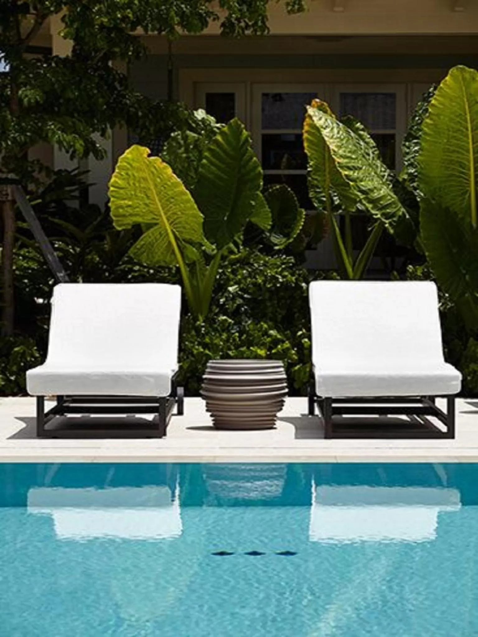 Swimming pool in The Island House