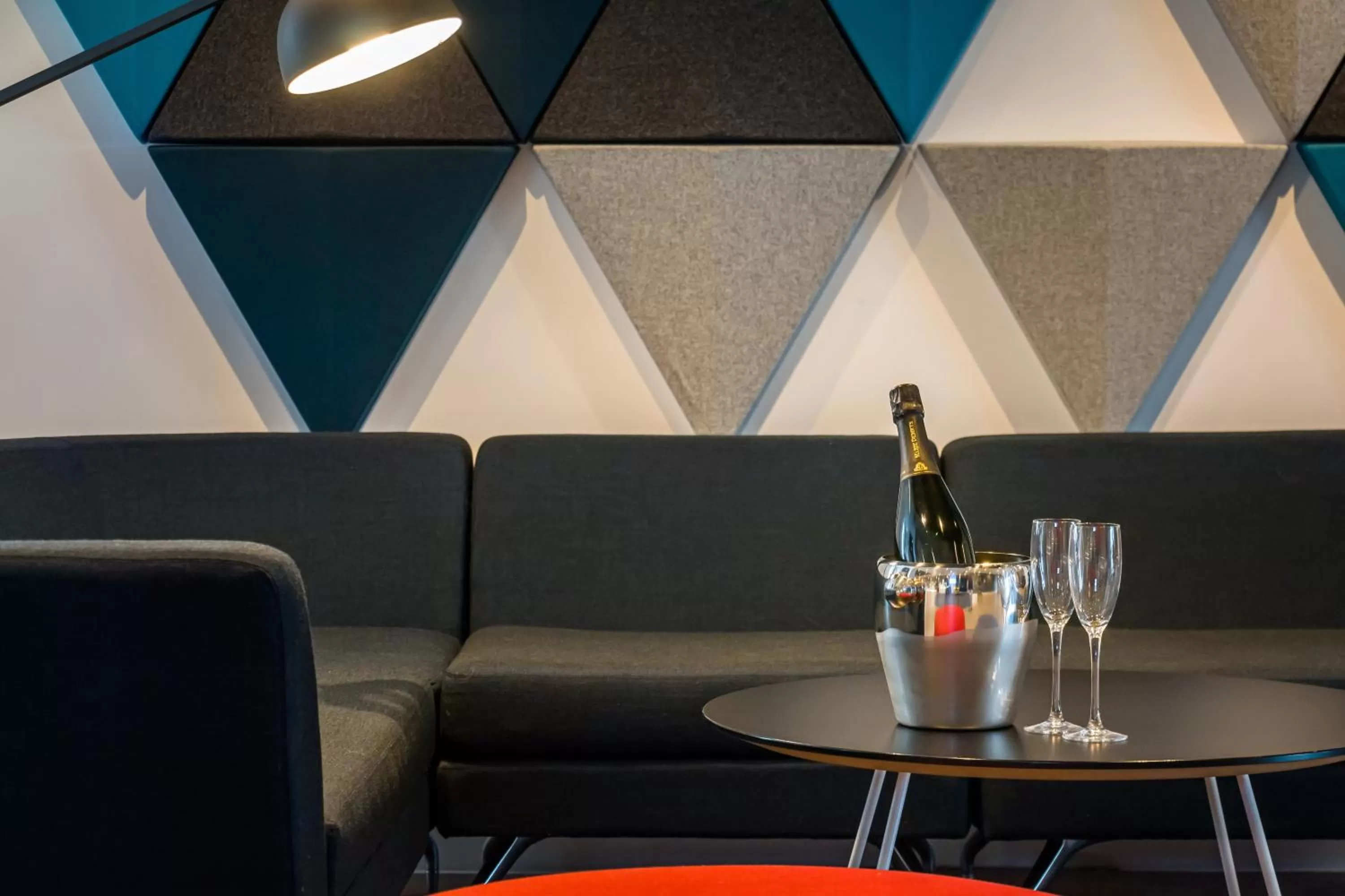 Lounge or bar in Holiday Inn Express - Bodmin - Victoria Junction by IHG
